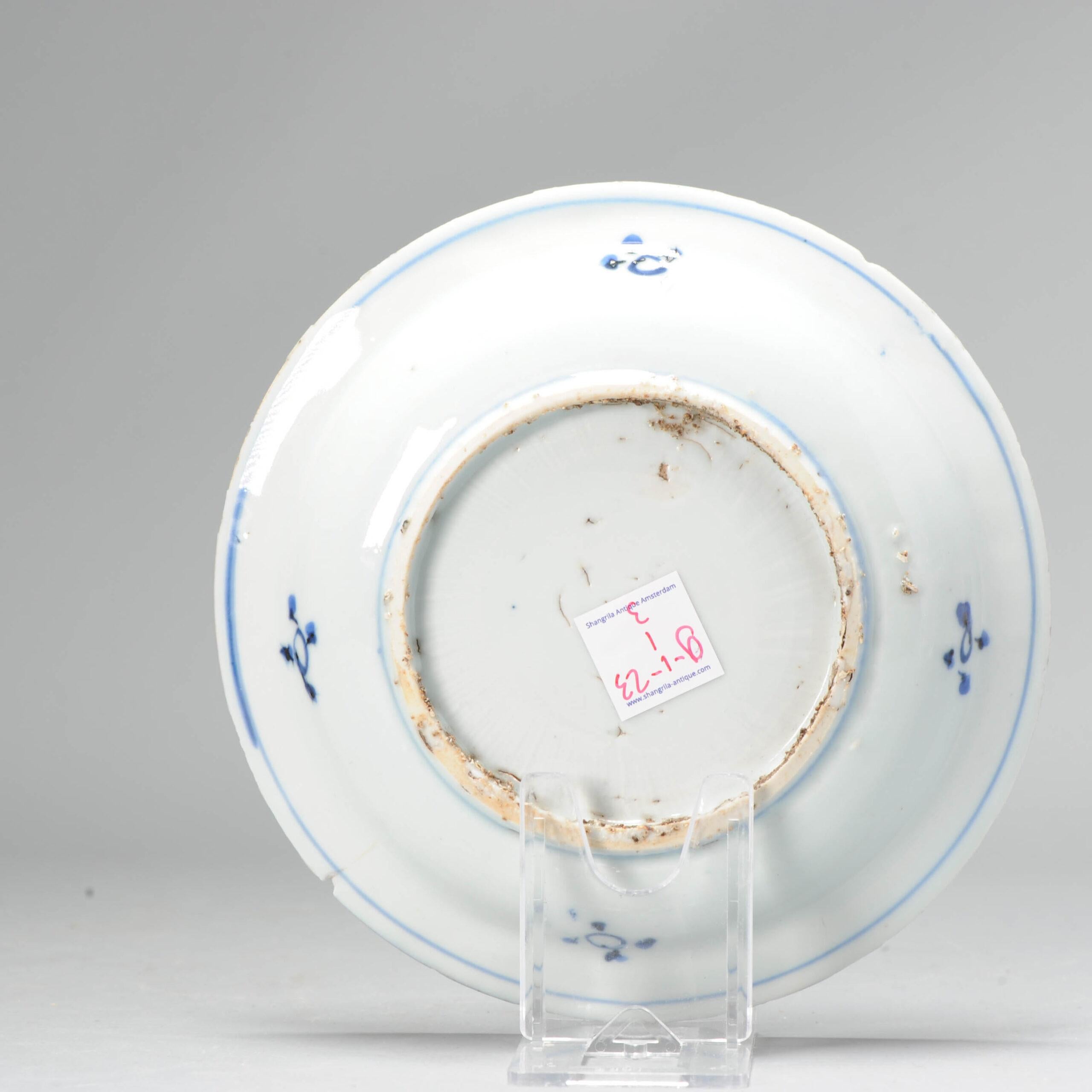 Assiette antique Ko Akae en porcelaine chinoise Wucai, 17ème siècle Bon état - En vente à Amsterdam, Noord Holland