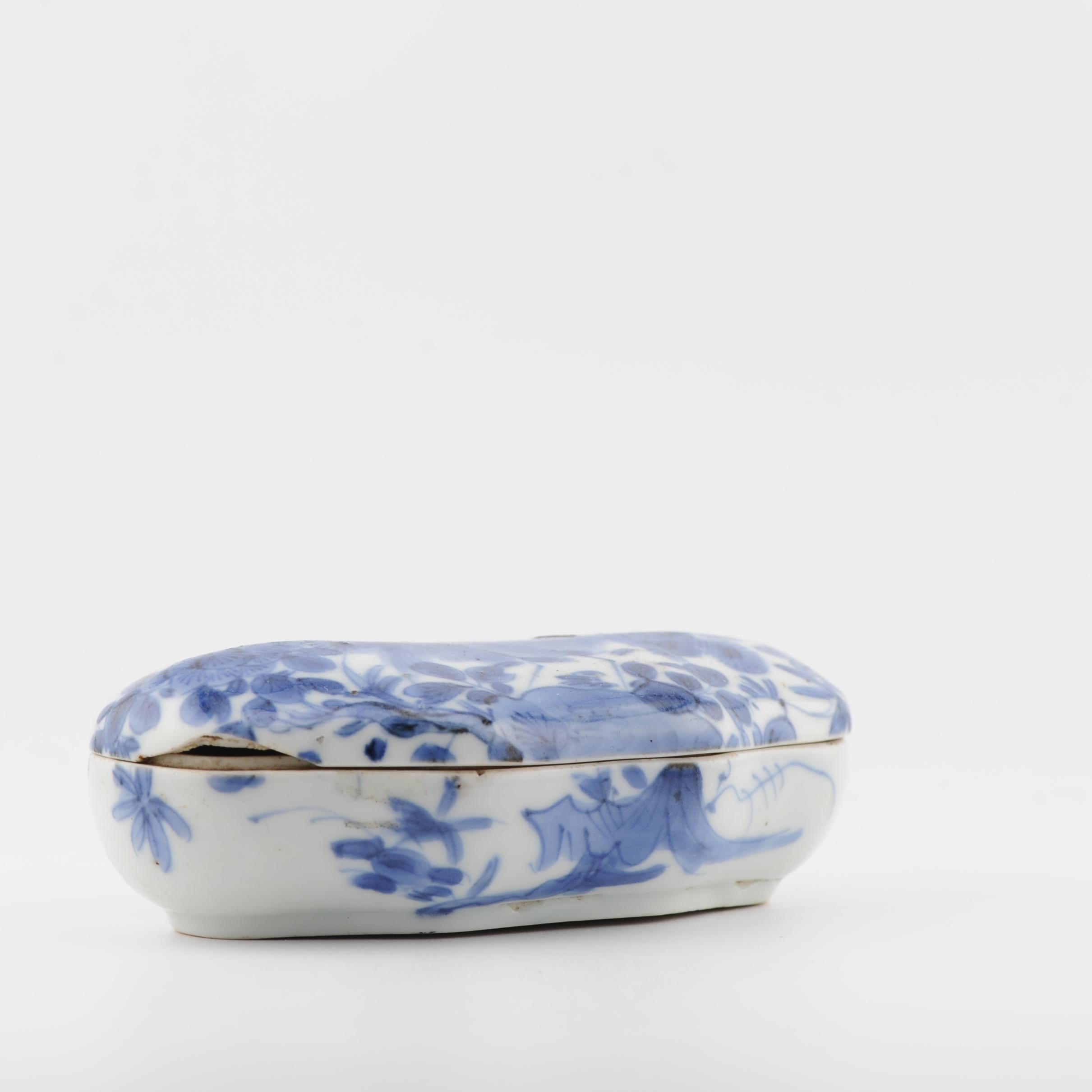 Porcelaine Boîte en porcelaine japonaise Arita PEACOCK ancienne de la période Ko-Imari Edo 17C en vente