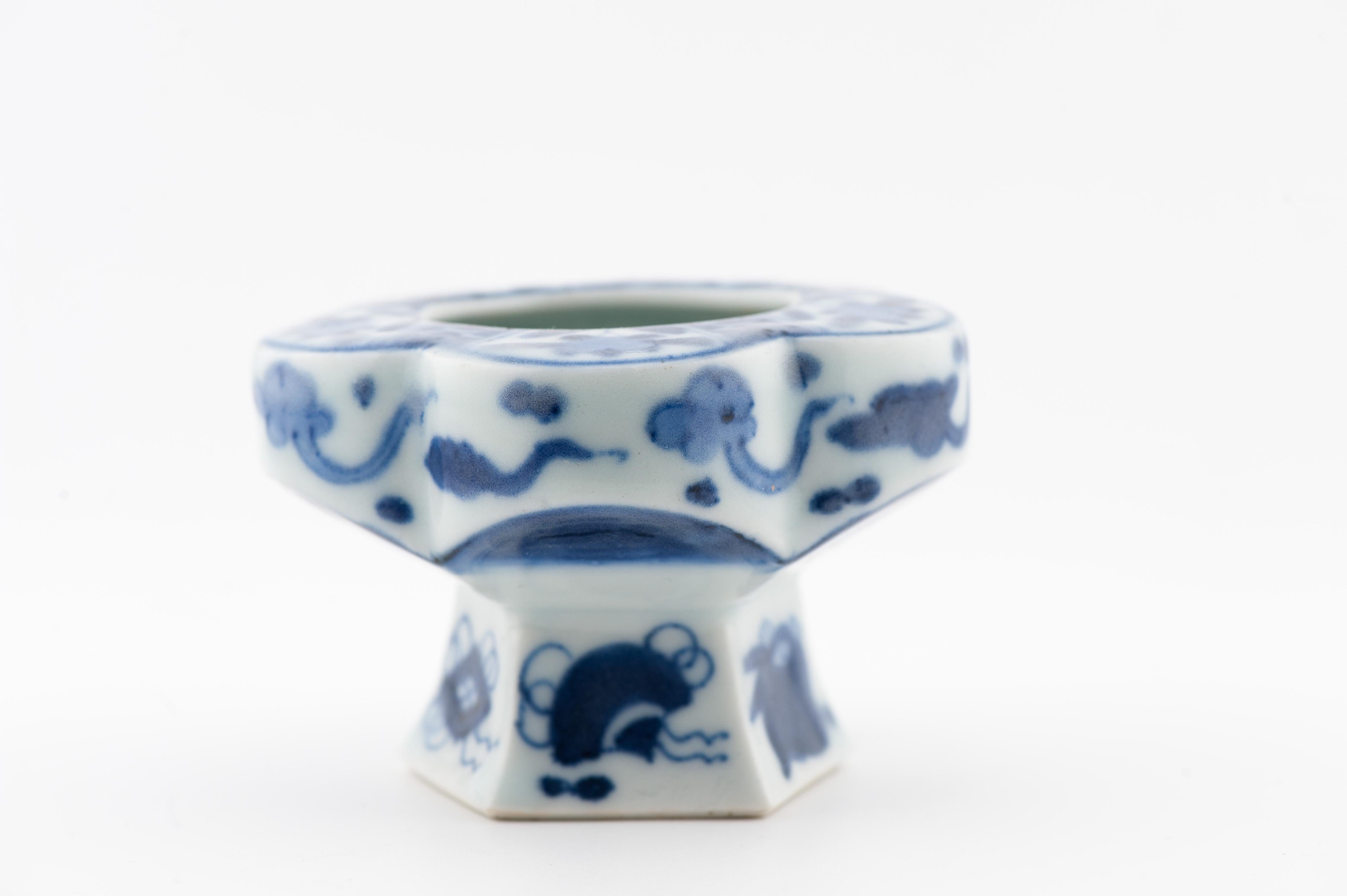 Antico Coperchio in porcellana giapponese del periodo Edo 17C di Imari Porcelain con fiori di Arita in vendita 6