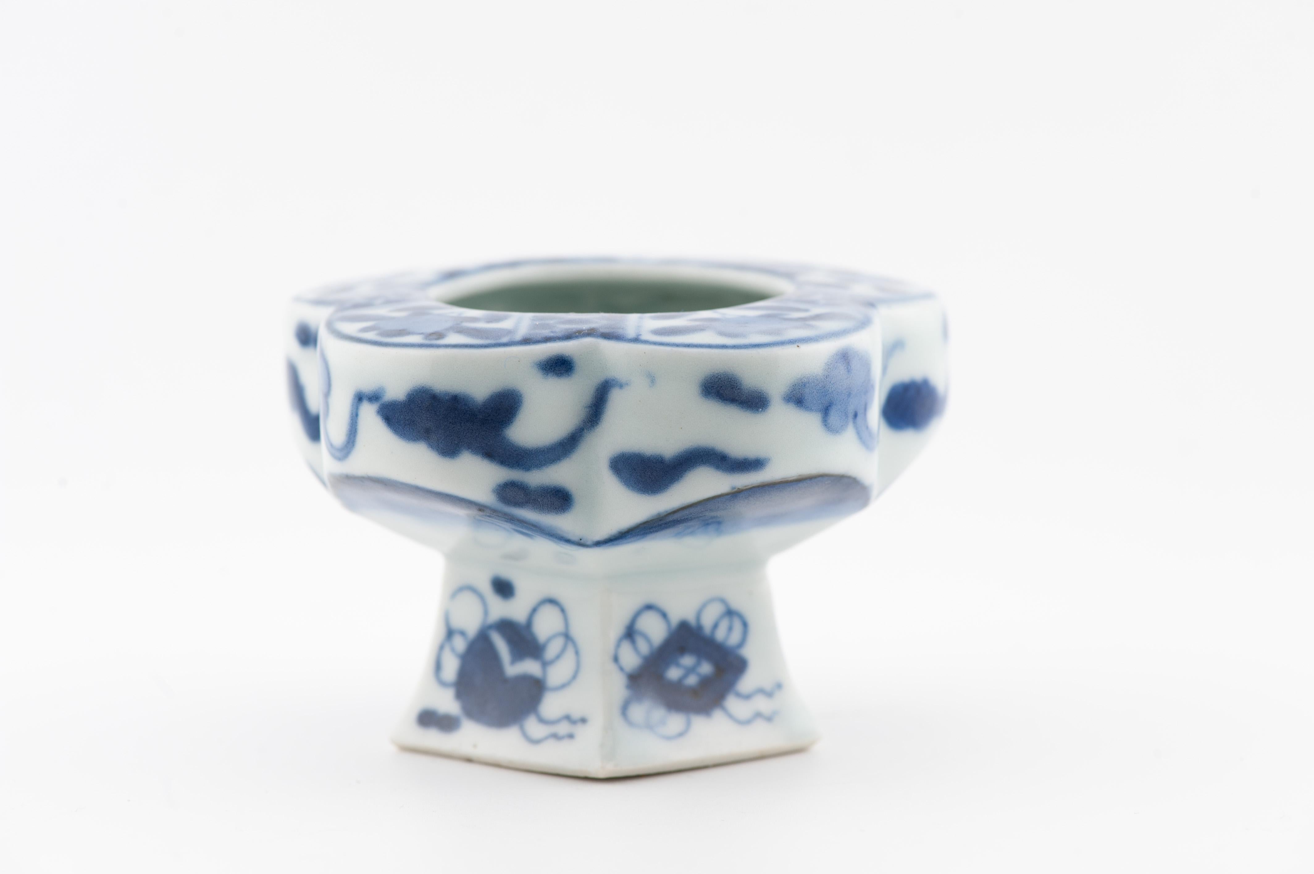 Antico Coperchio in porcellana giapponese del periodo Edo 17C di Imari Porcelain con fiori di Arita in vendita 7