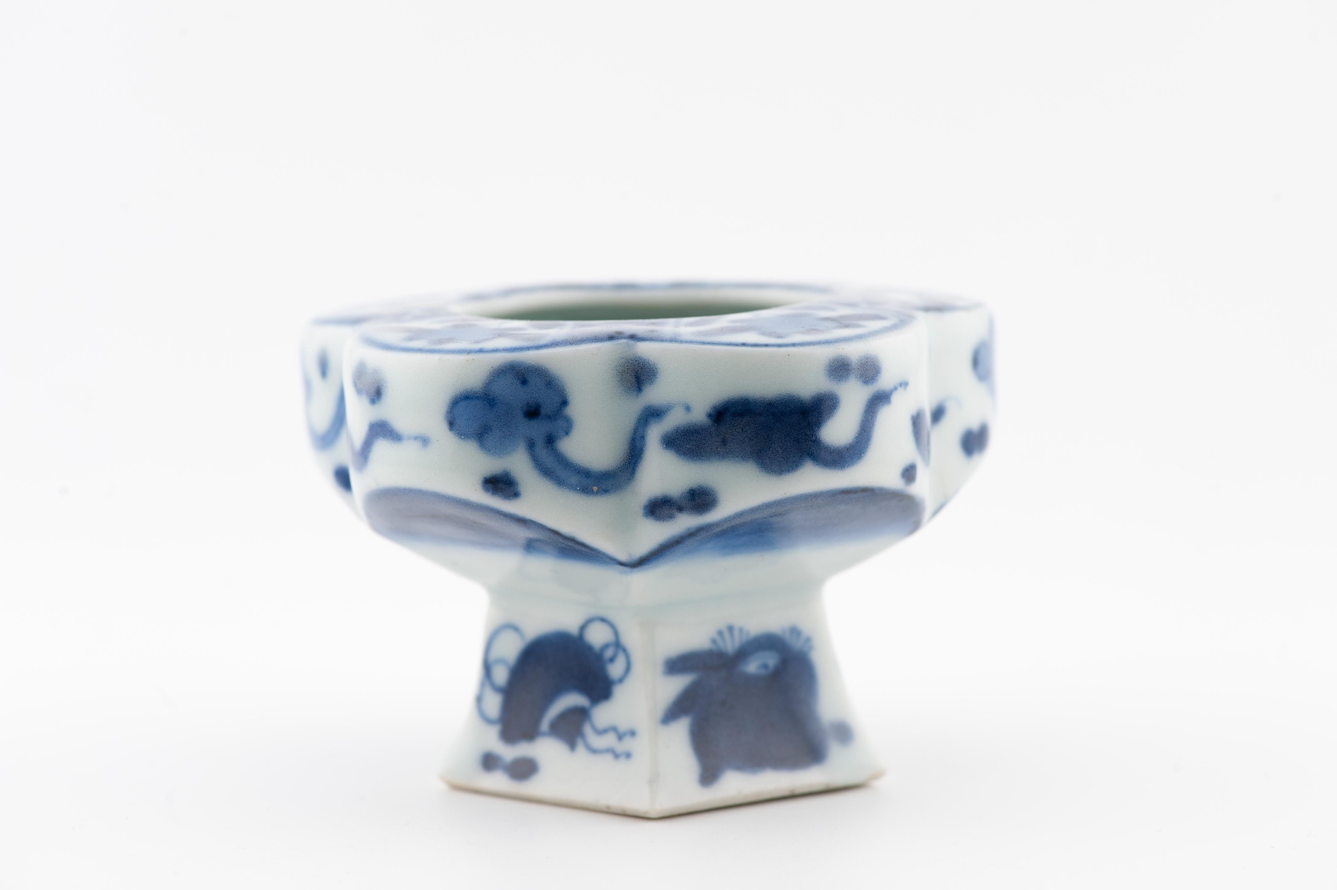 Antico Coperchio in porcellana giapponese del periodo Edo 17C di Imari Porcelain con fiori di Arita In condizioni buone in vendita a Amsterdam, Noord Holland