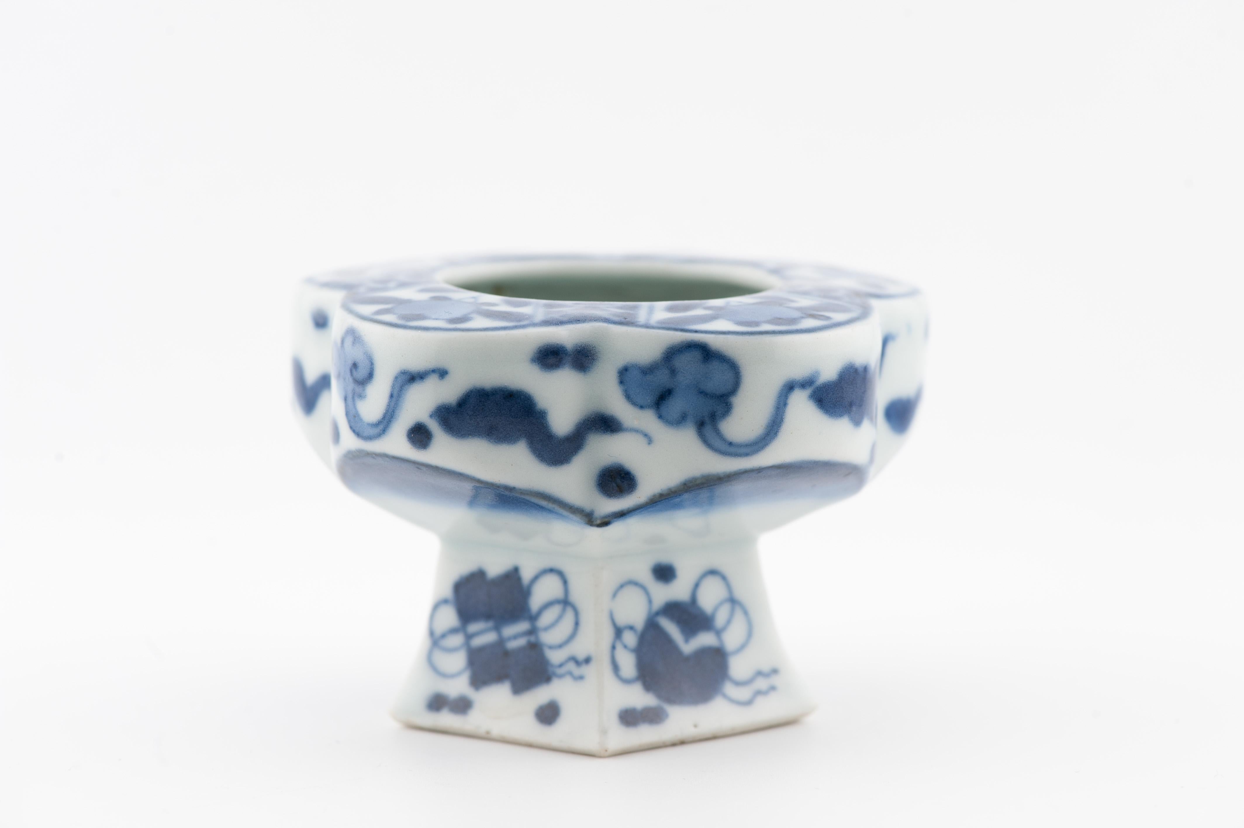 Antico Coperchio in porcellana giapponese del periodo Edo 17C di Imari Porcelain con fiori di Arita in vendita 2