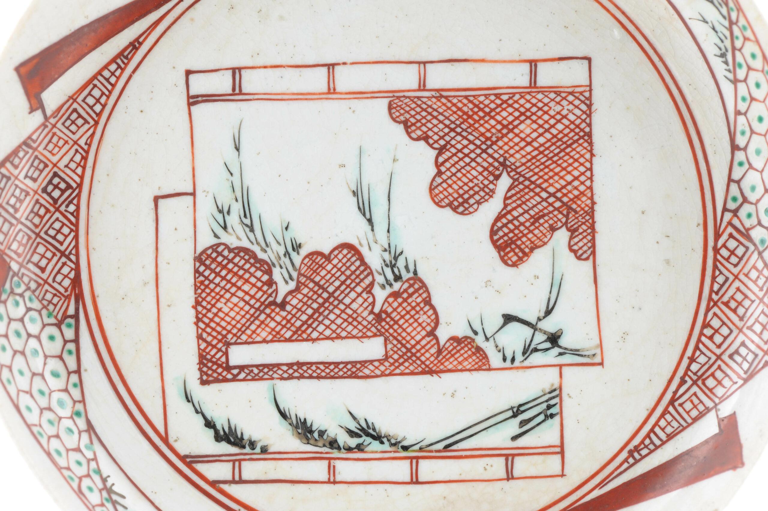 Ko-Kutani - Un piatto policromo di forma molto bella. Forma e pittura insolite.
Primo periodo Edo. Scatola portaoggetti inclusa.

Informazioni aggiuntive:
Materiale: Porcellana e ceramica
Regione di origine: Giappone
Periodo: XVII secolo
Periodo