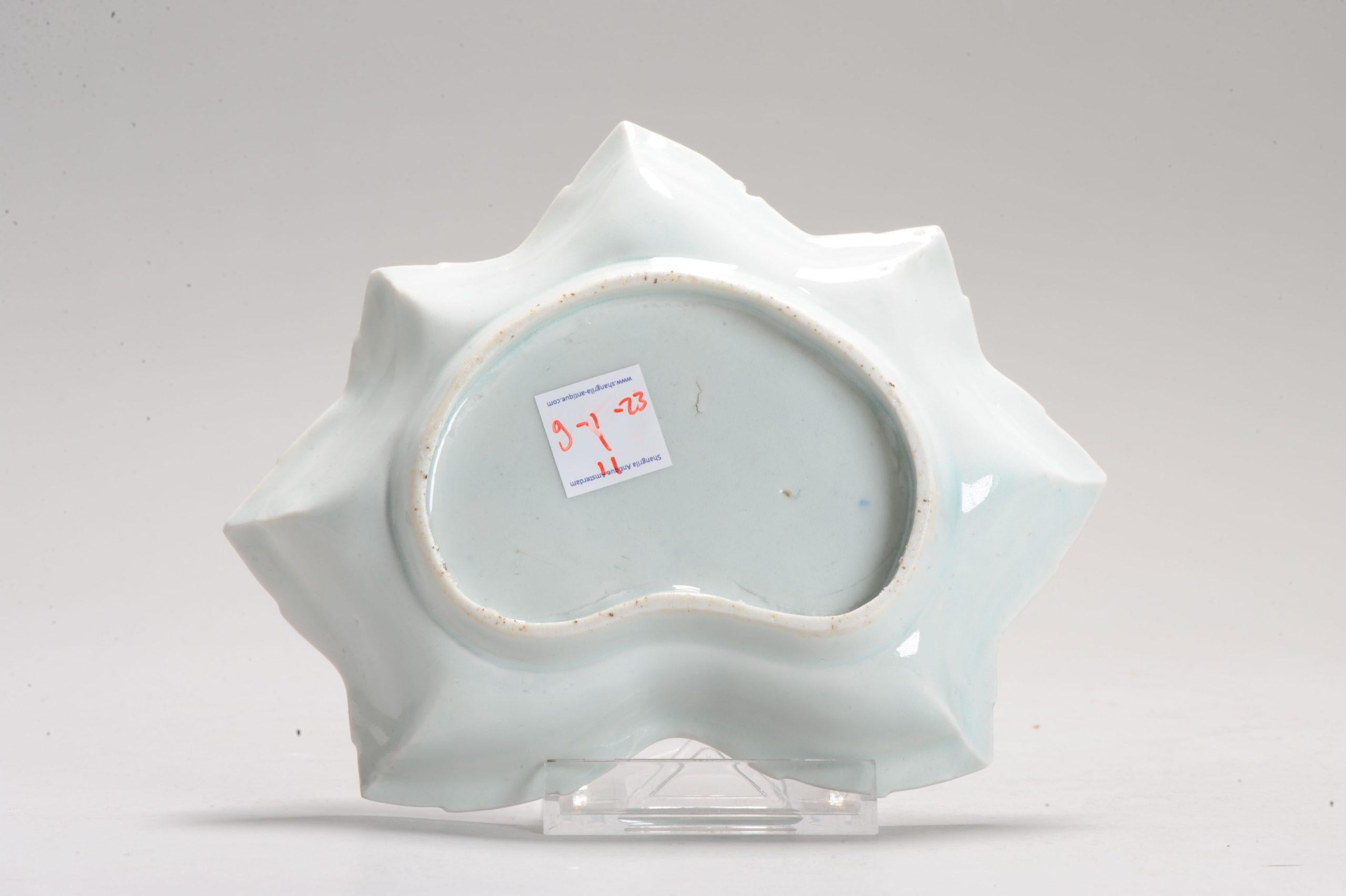 Antique Ko-Kutani Edo Period Japanese Porcelain Dish Arita, 17th Century In Good Condition For Sale In Amsterdam, Noord Holland