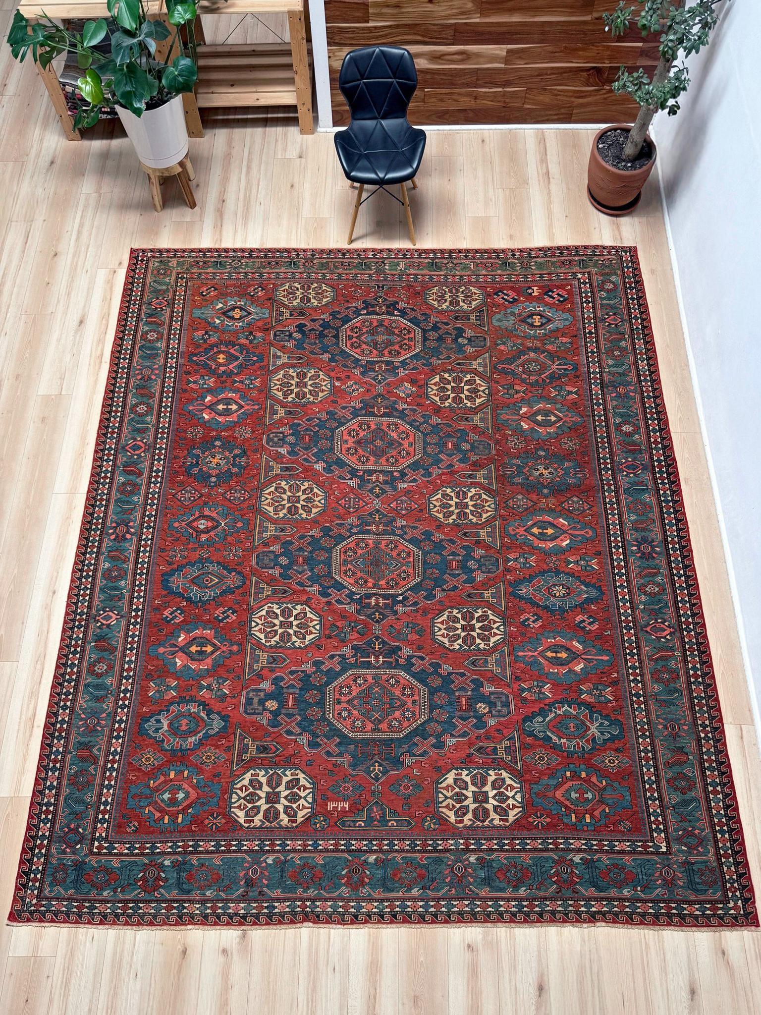 Rustique Tapis ancien Konagkend Kuba Caucasien Soumak • 9′8″×10′4″ • 1920 Azerbaïdjan en vente