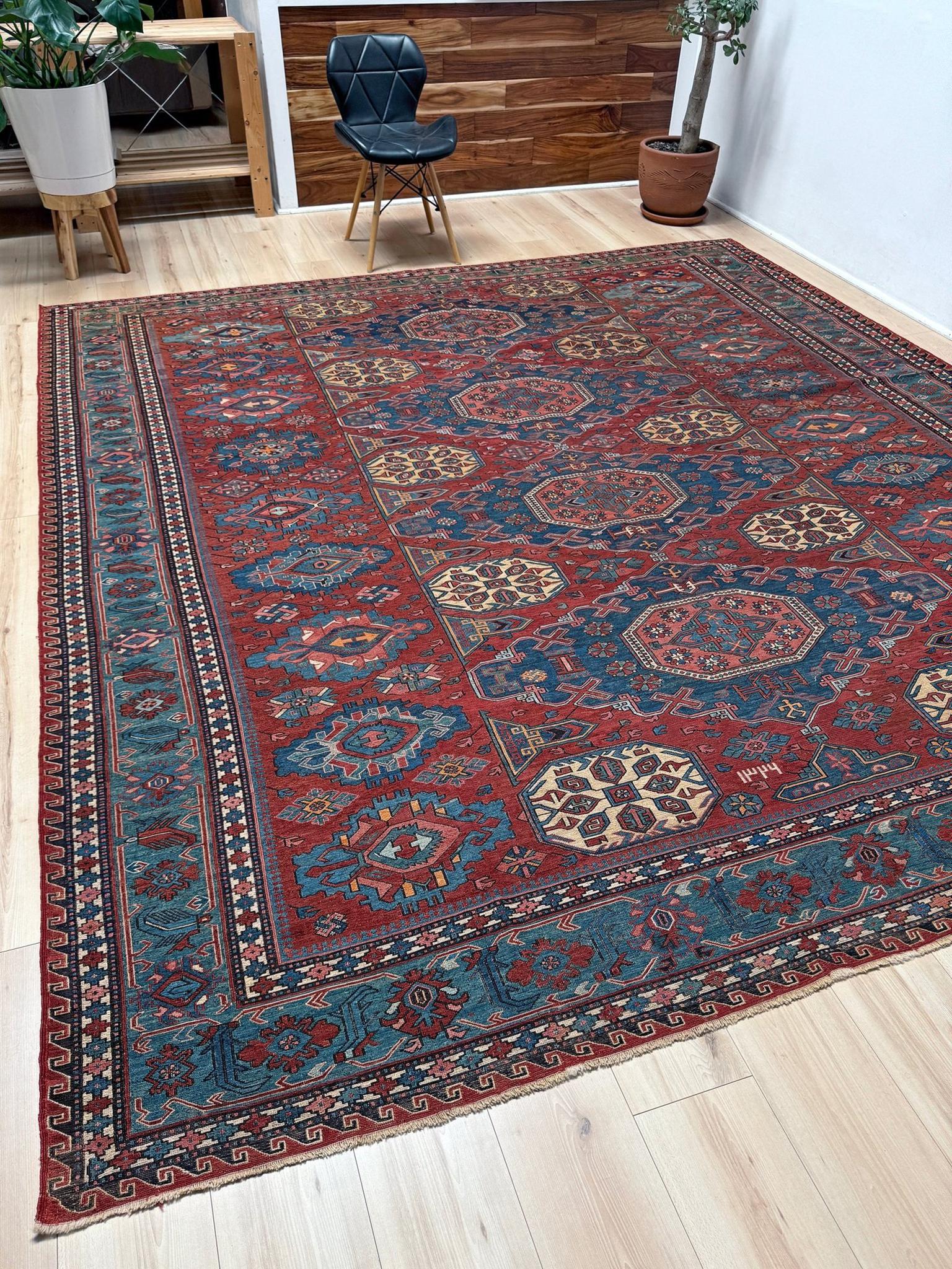 Tissé à la main Tapis ancien Konagkend Kuba Caucasien Soumak • 9′8″×10′4″ • 1920 Azerbaïdjan en vente
