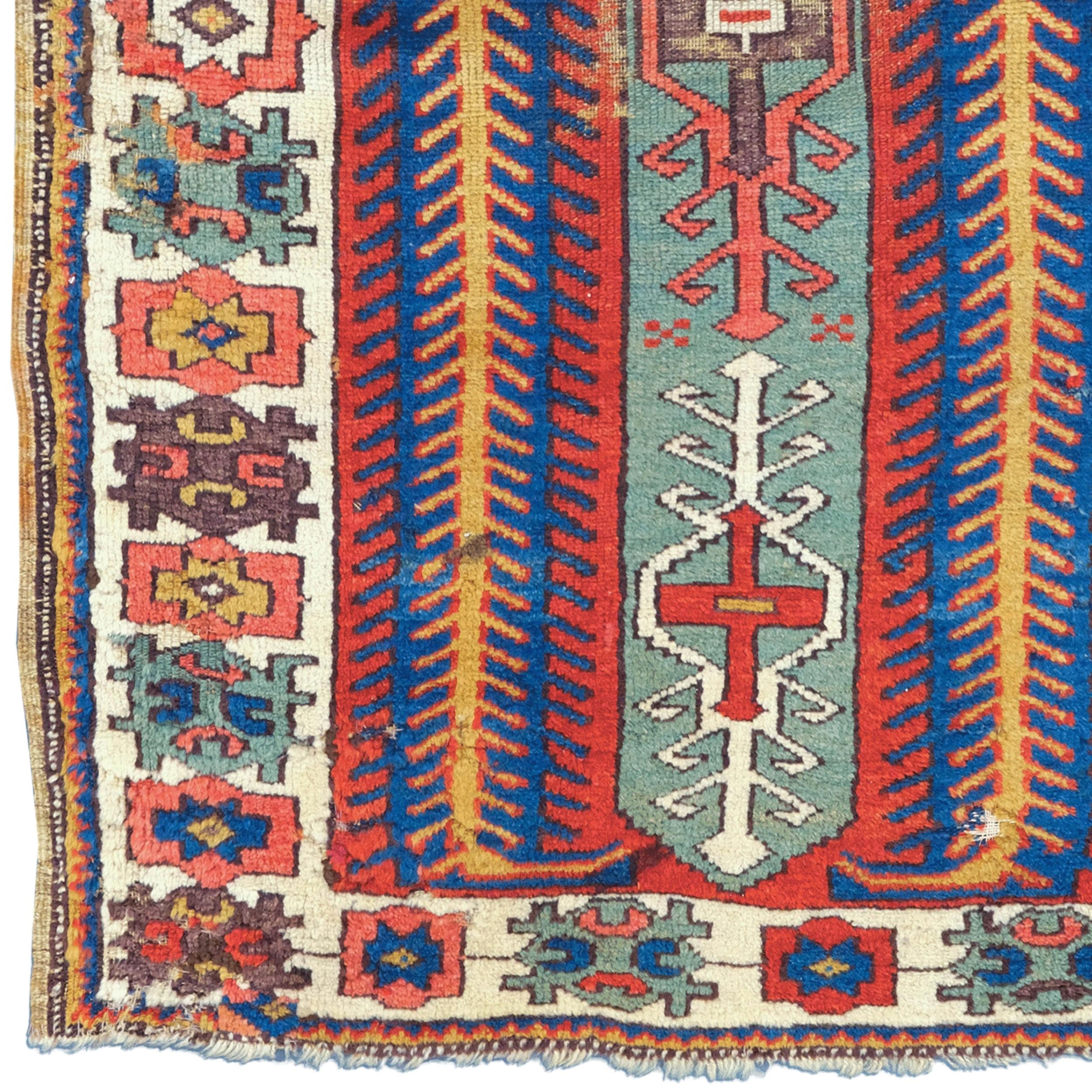 Antique Wool Konya Carpet from the Early 19th Century

This antique Konya carpet dates from the early 19th century and is made of hand-woven wool material. In the center of the carpet, traditional Turkish motifs and geometric patterns attract