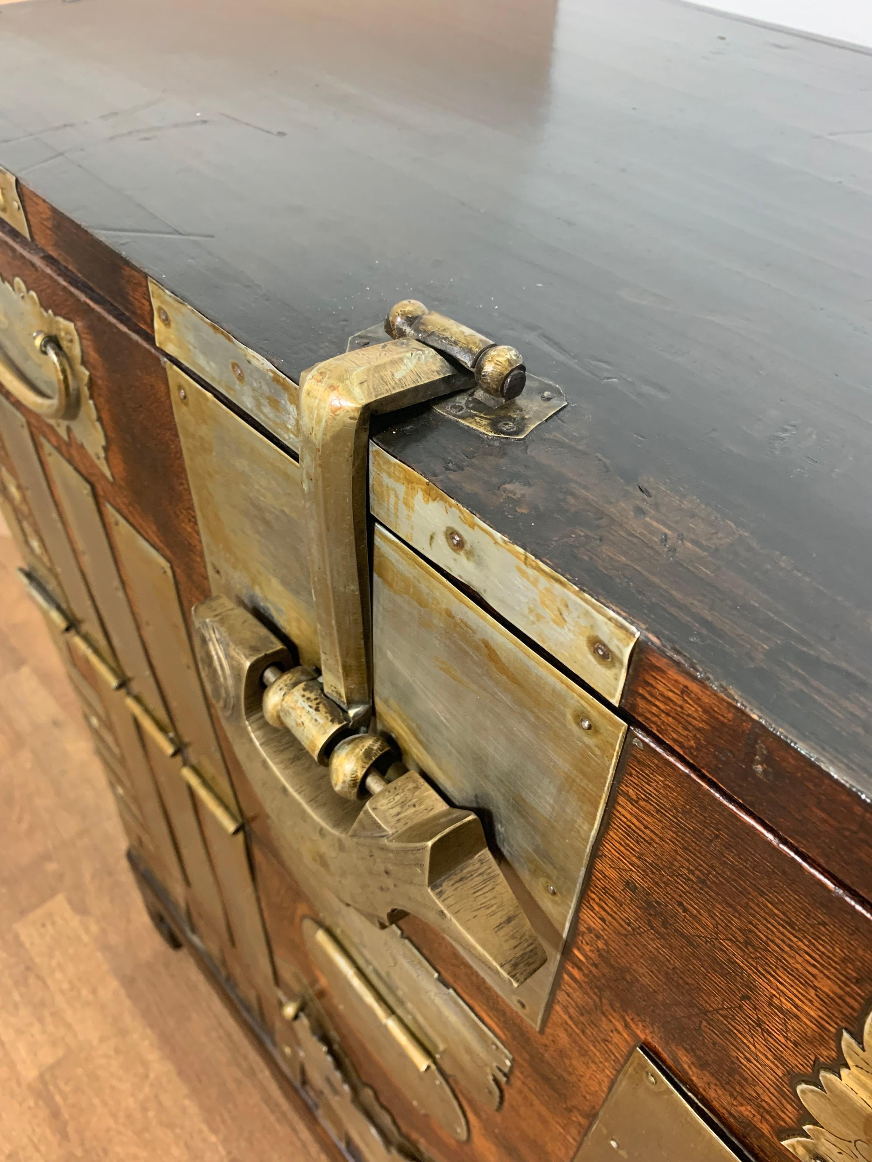 Antique Korean Bandaji Blanket Chest with Elaborate Strapwork, circa Late 1800s 5