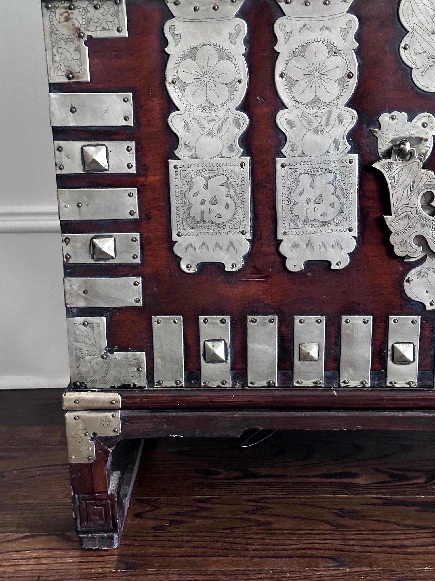 Antique Korean Bandaji Chest Pyongyang Joseon Dynasty For Sale 4