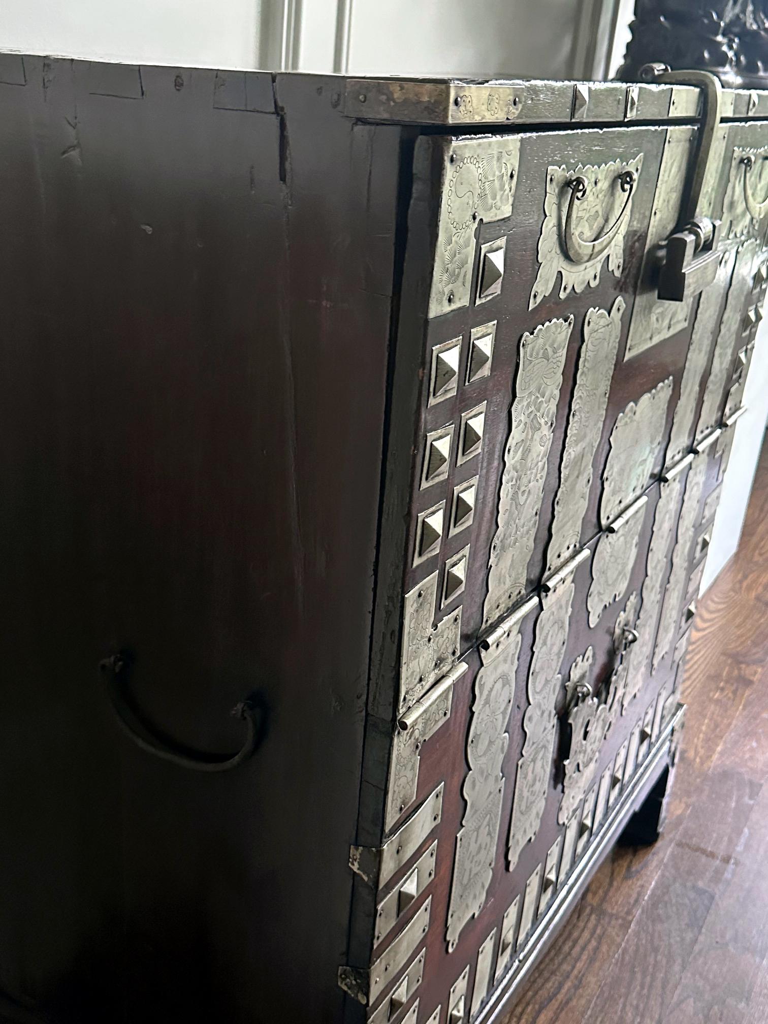 Antique Korean Bandaji Chest Pyongyang Joseon Dynasty For Sale 11