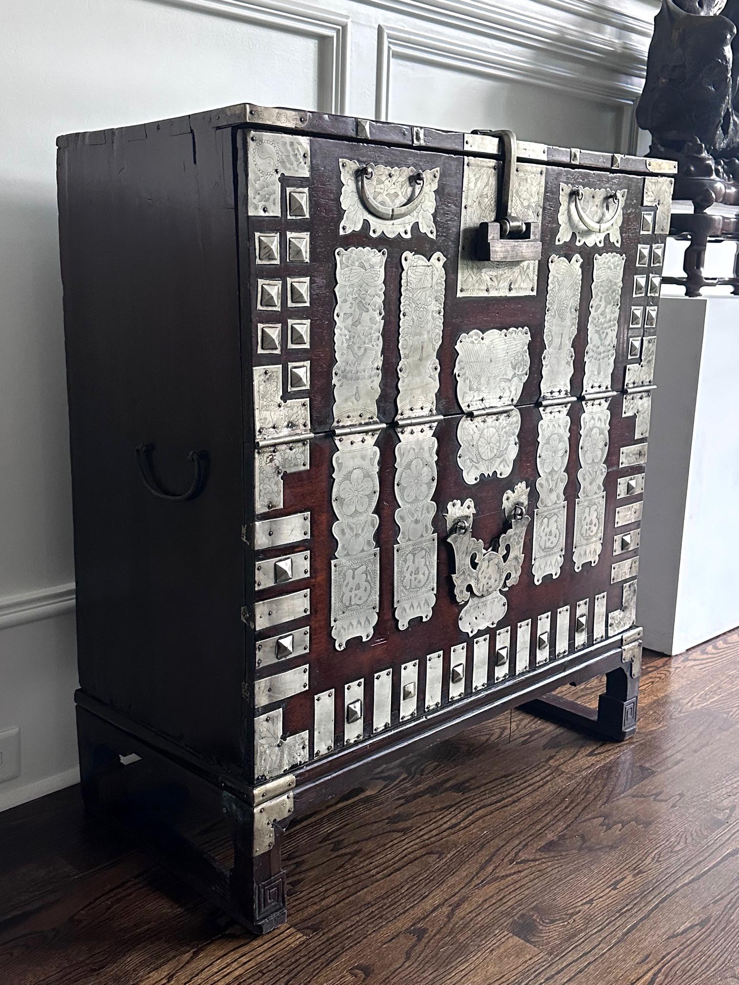 19th Century Antique Korean Bandaji Chest Pyongyang Joseon Dynasty For Sale