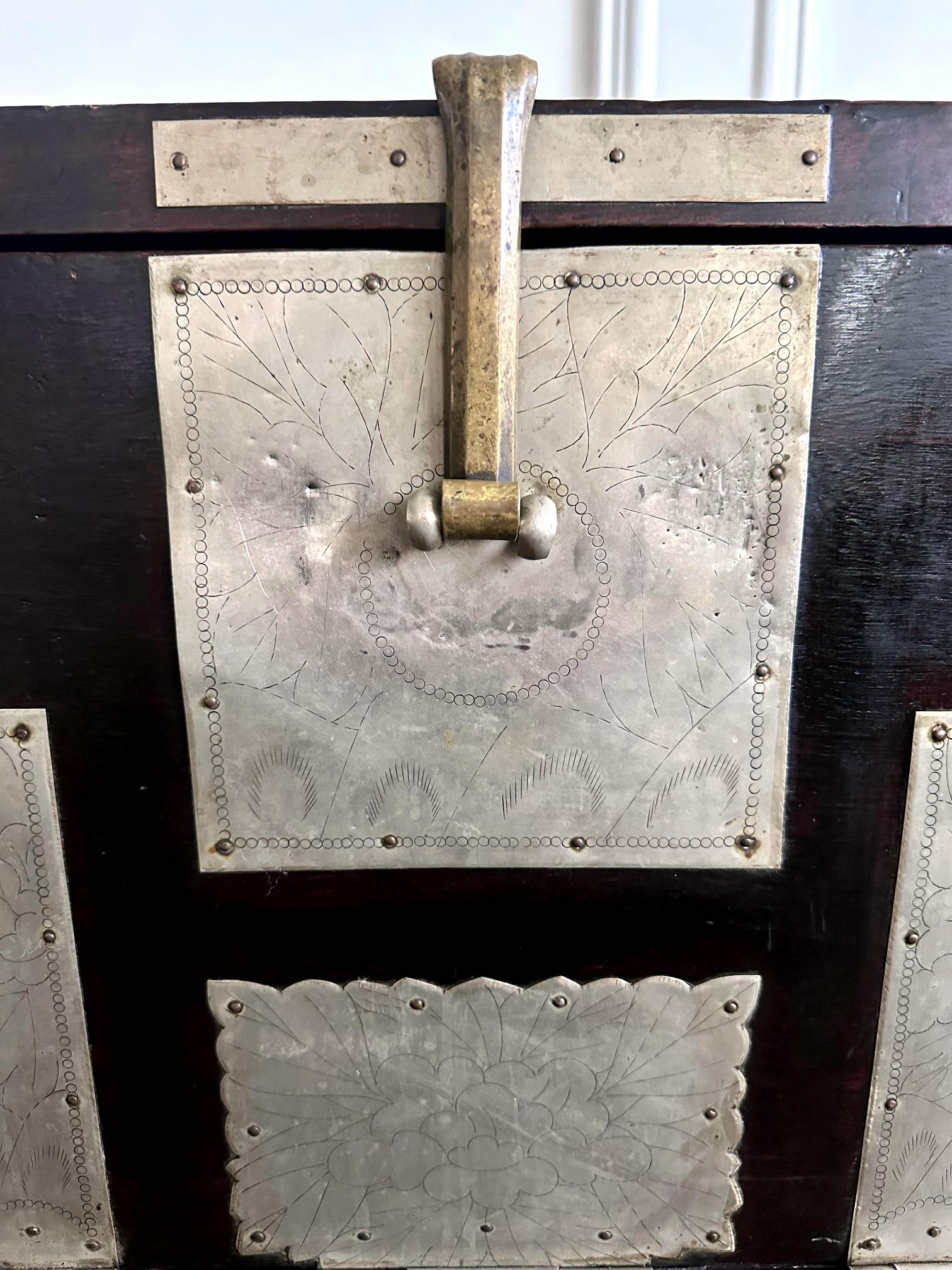 Antique Korean Bandaji Chest Pyongyang Joseon Dynasty For Sale 5