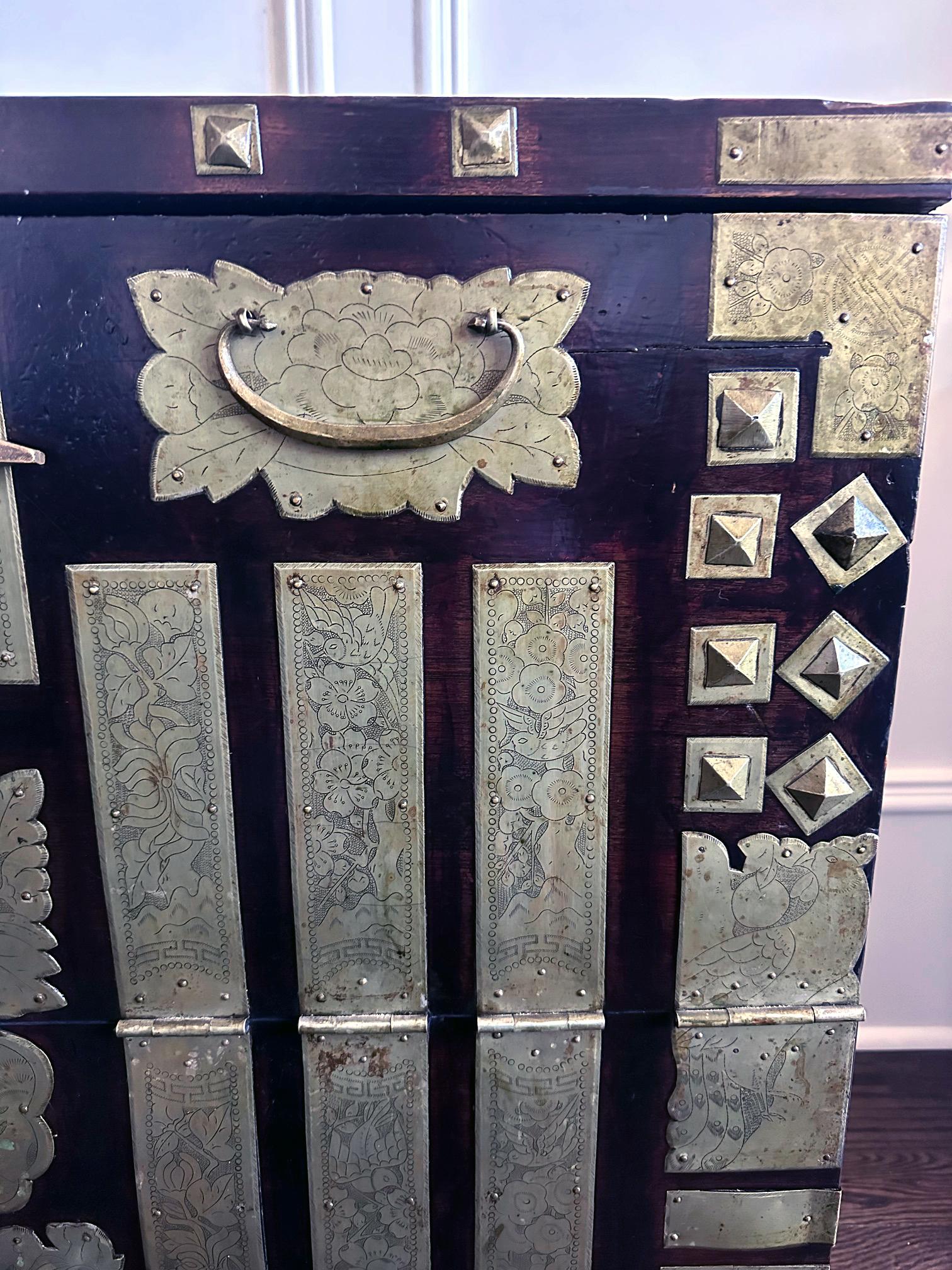 Antique Korean Bandaji Chest Pyongyang Joseon Dynasty For Sale 6