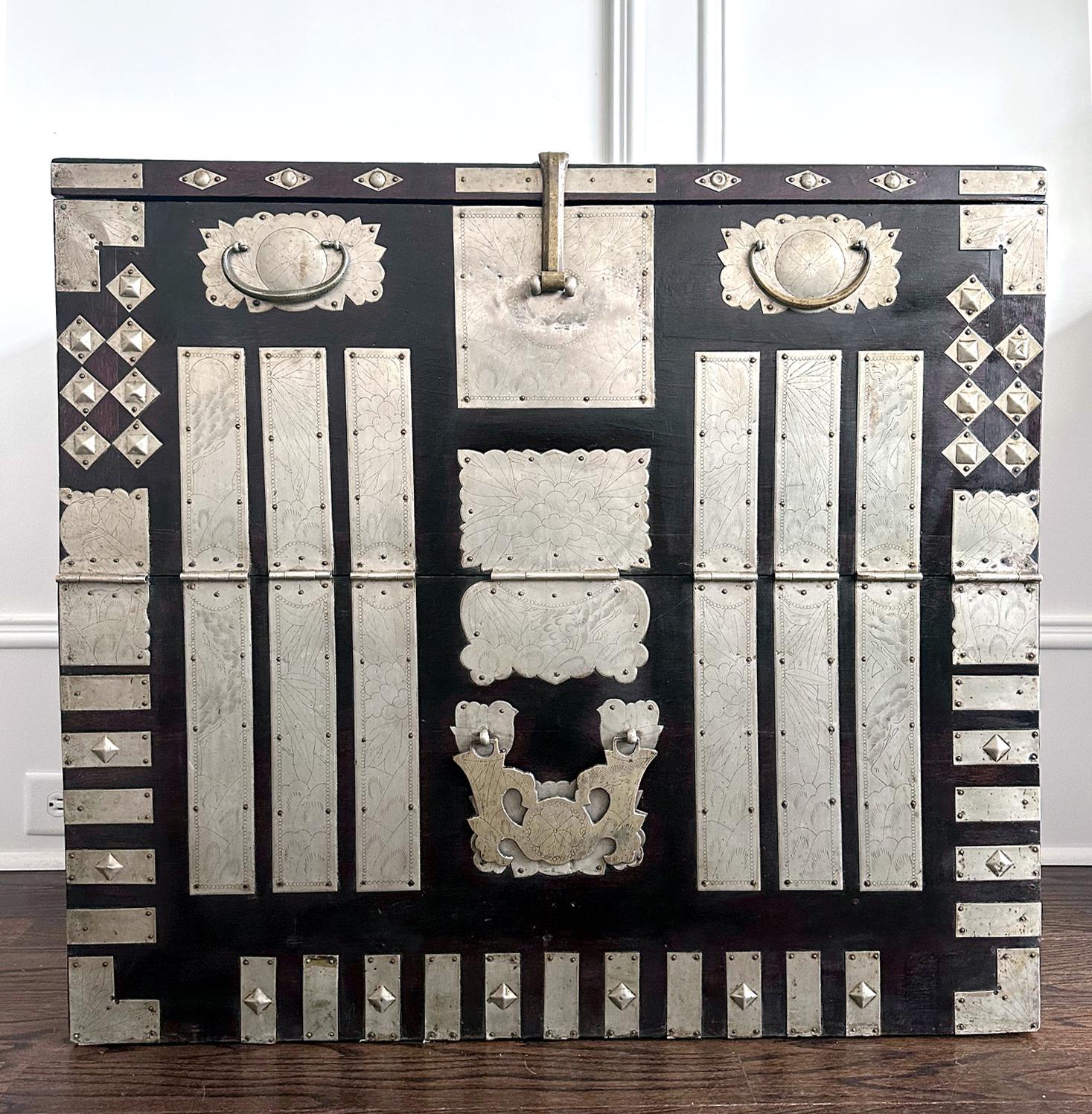 Antique Korean Bandaji Chest Pyongyang Joseon Dynasty For Sale 7