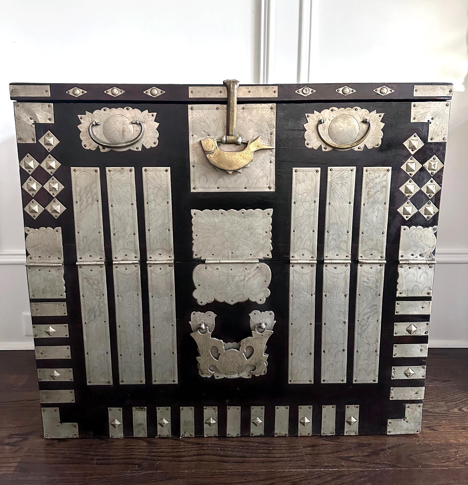Antique Korean Bandaji Chest Pyongyang Joseon Dynasty For Sale 9