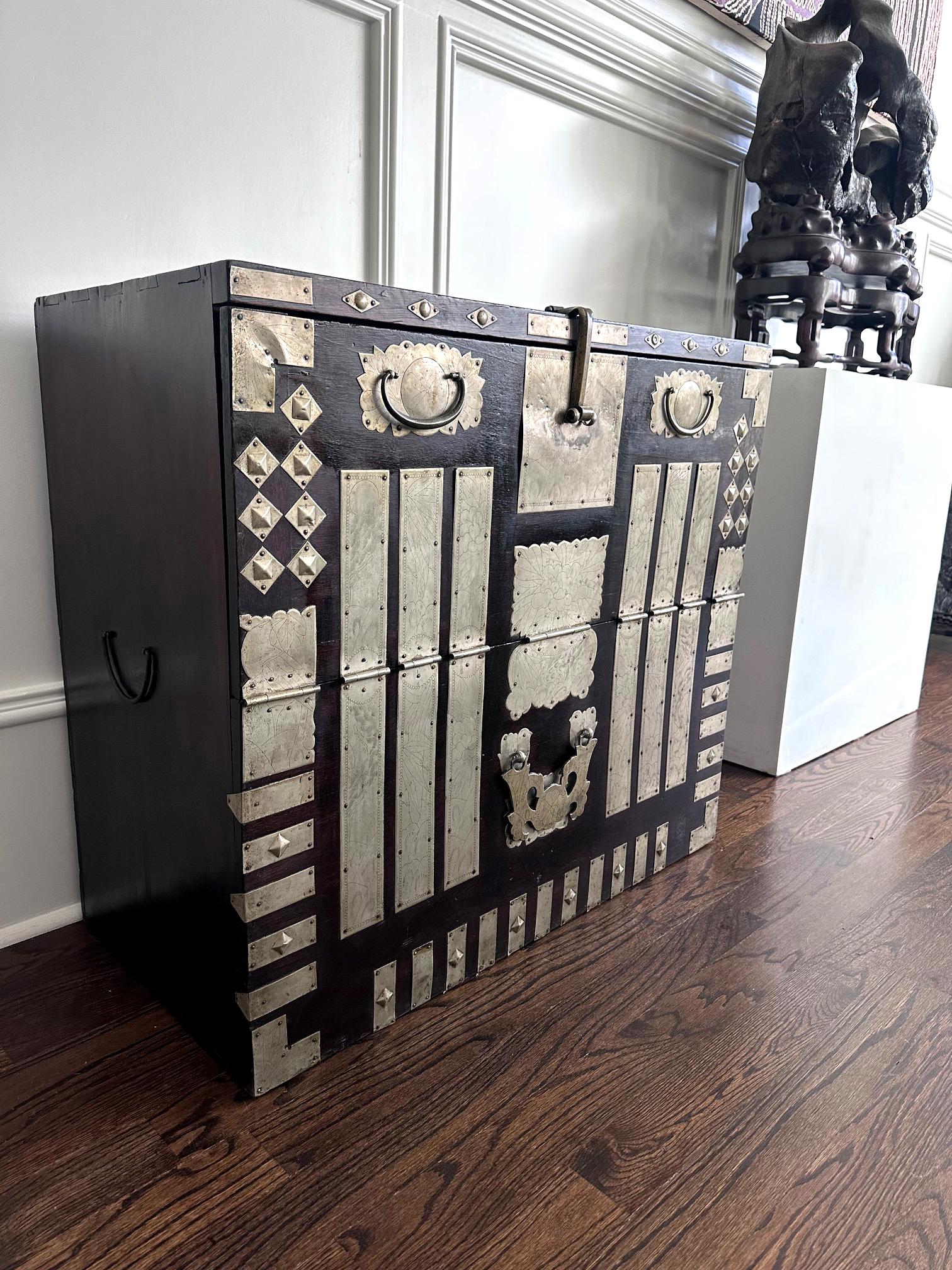 19th Century Antique Korean Bandaji Chest Pyongyang Joseon Dynasty For Sale