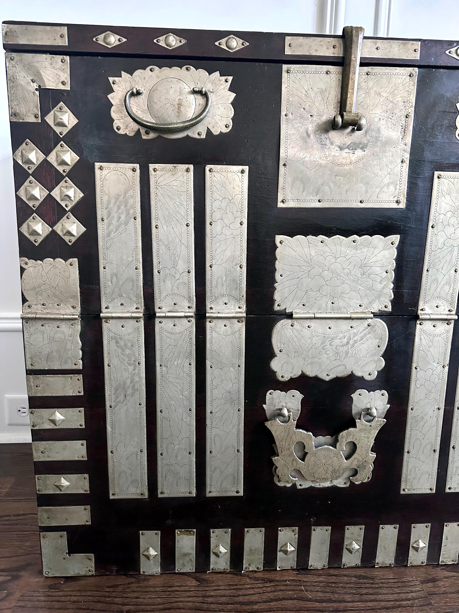Antique Korean Bandaji Chest Pyongyang Joseon Dynasty For Sale 2