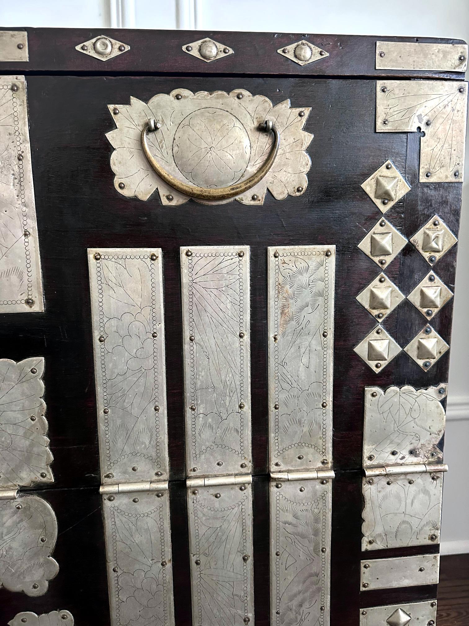 Antique Korean Bandaji Chest Pyongyang Joseon Dynasty For Sale 3