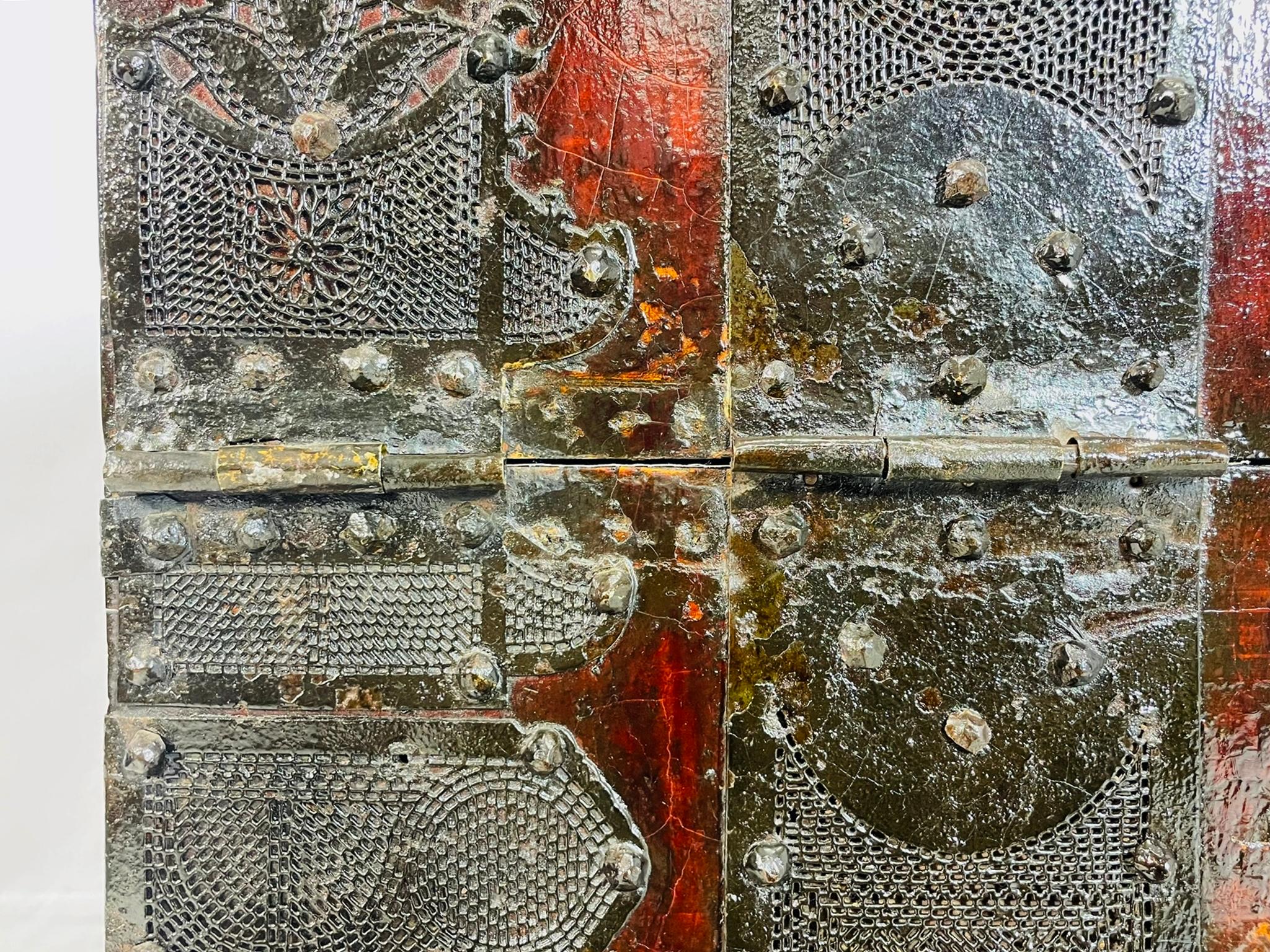 Antica cassapanca coreana con serratura in bronzo e ferramenta in ferro in vendita 6