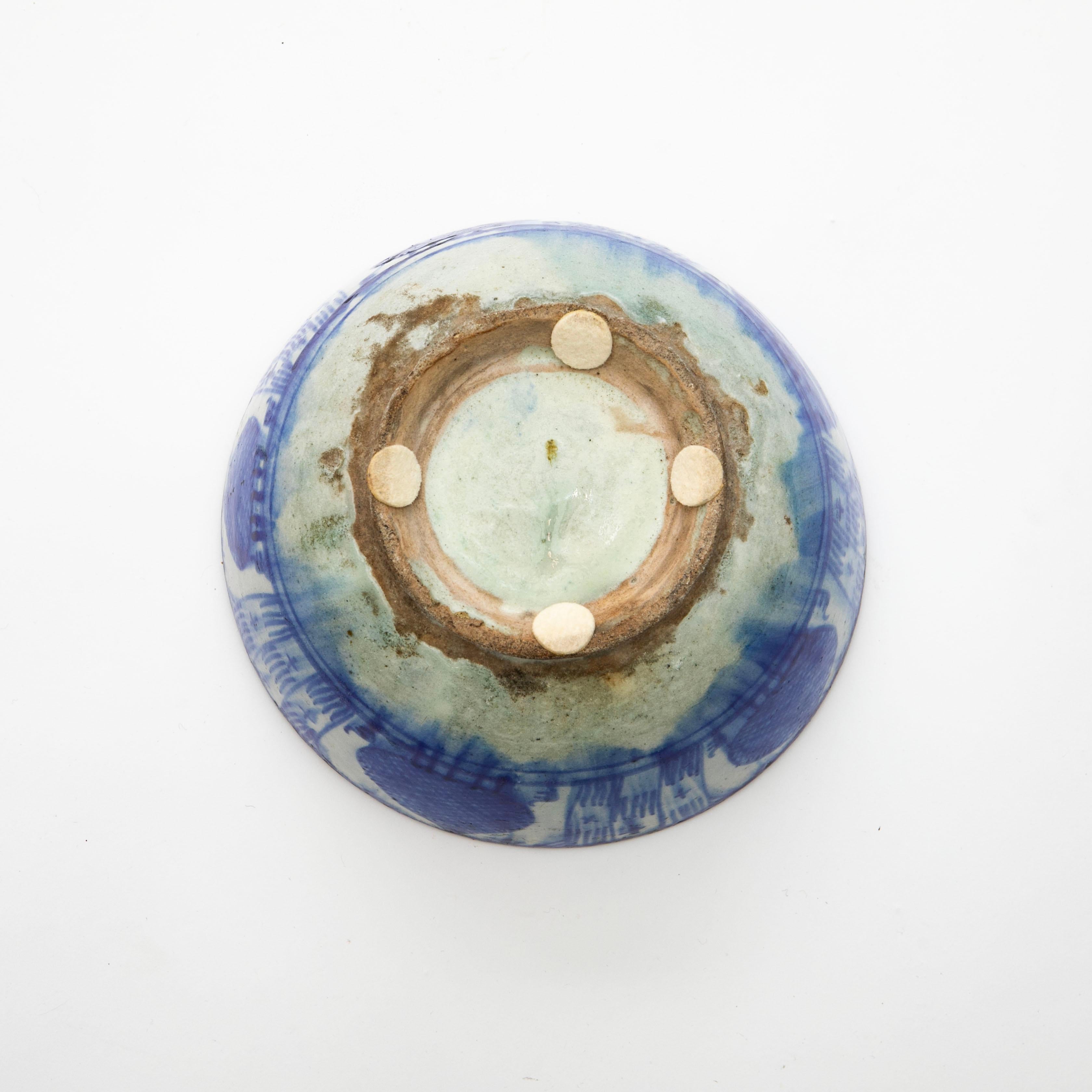 Coréen Bol coréen antique en porcelaine bleue et blanche en vente