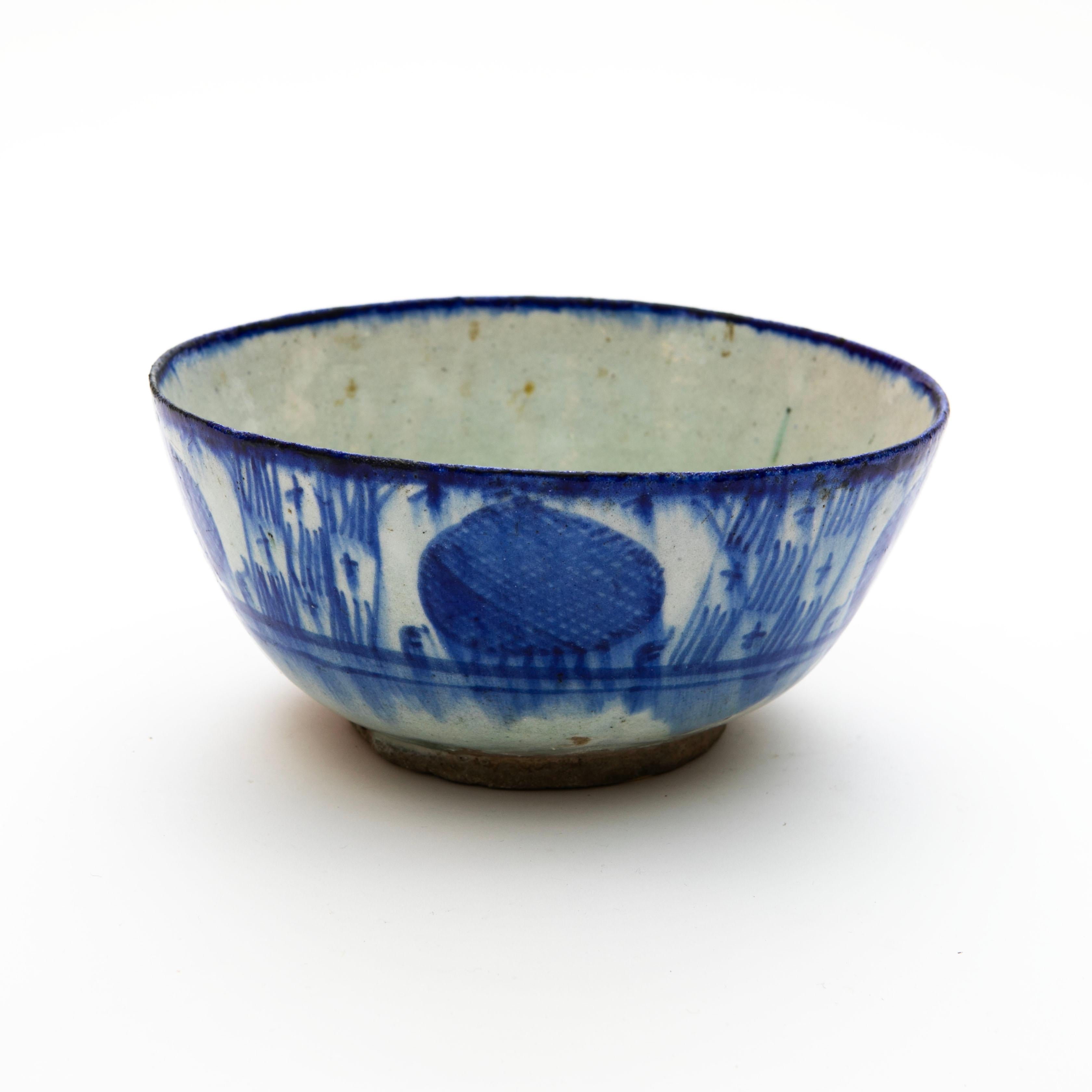 Vernissé Bol coréen antique en porcelaine bleue et blanche en vente