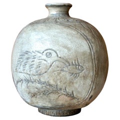 Ancien vase plat coréen Buncheong avec motifs incisés