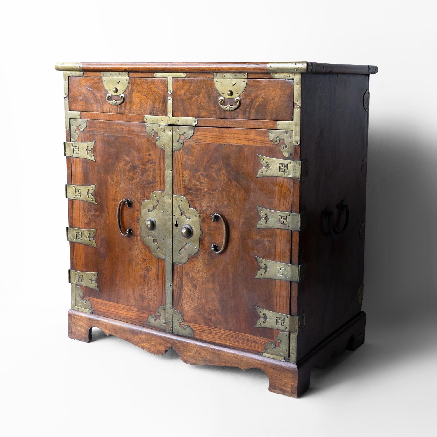 Antique Korean Burr Elm Treasure Cabinet (Kap Kae Suri) Chest Of Drawers, 19th C In Good Condition In Bristol, GB