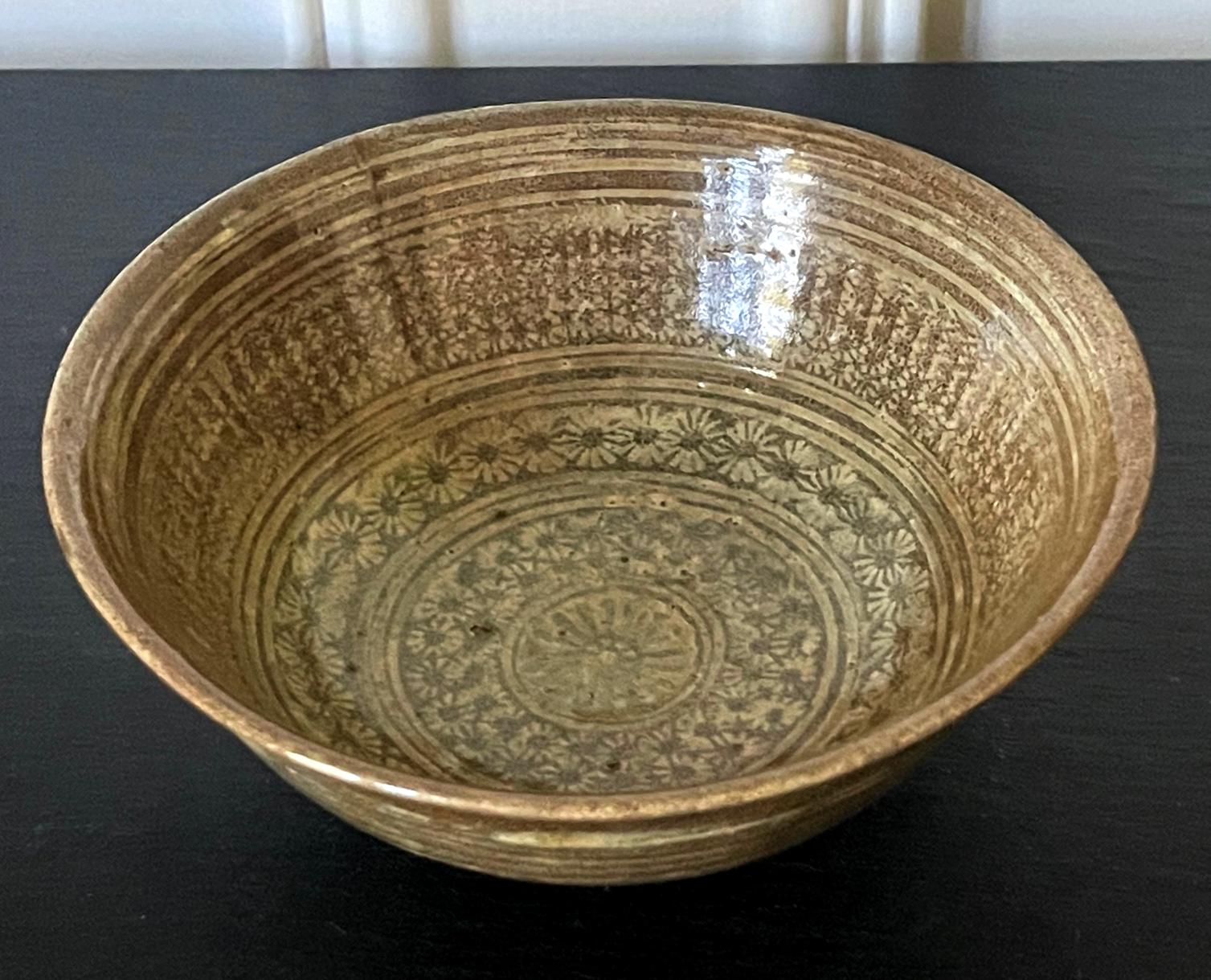 Antike koreanische Keramik Buncheong Schale Joseon Dynasty (Archaistisch) im Angebot
