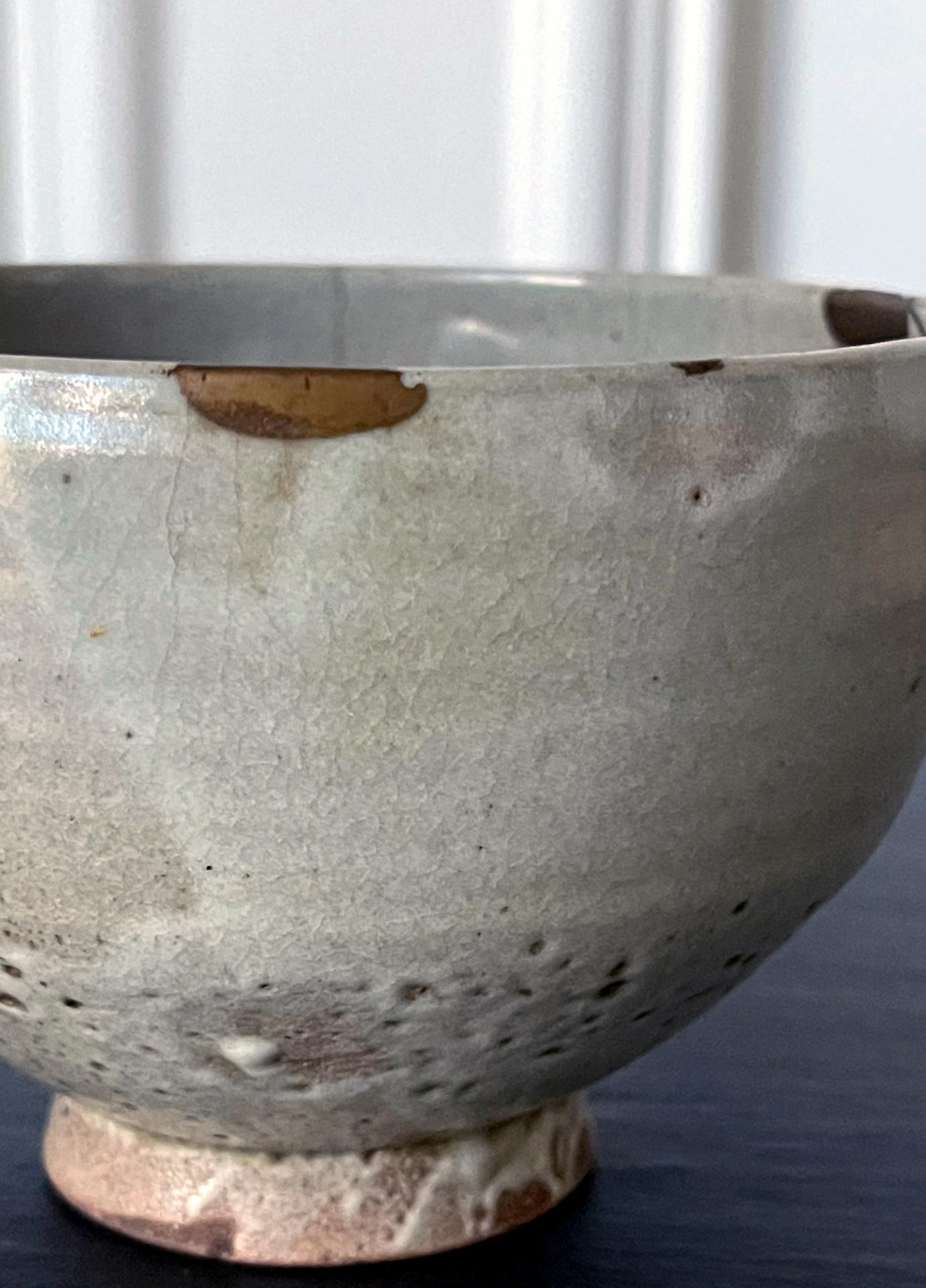 Antique Korean Ceramic Gohon Chawan Tea Bowl Joseon Dynasty In Fair Condition For Sale In Atlanta, GA