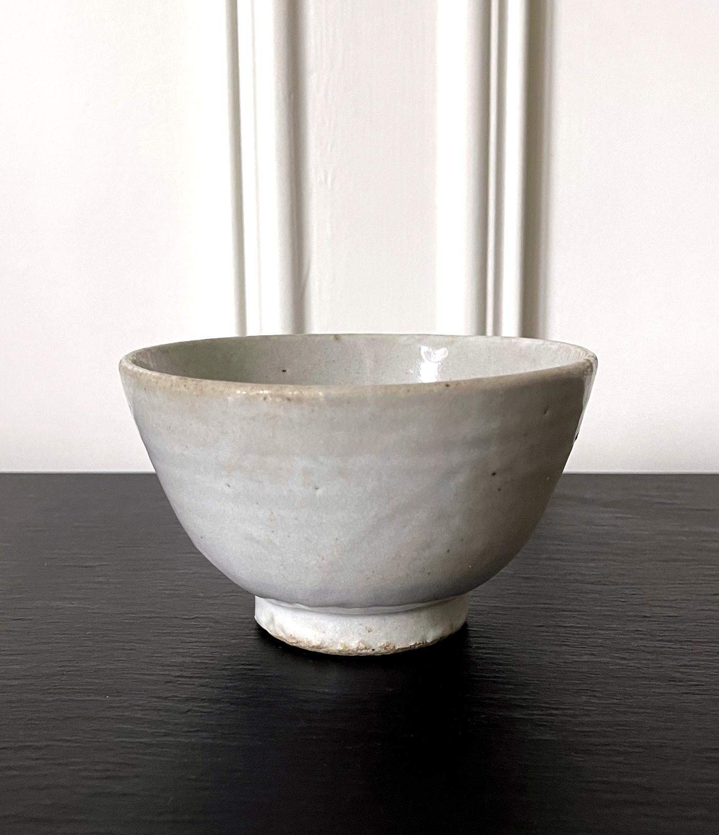 Antique Korean Ceramic White Bowl Joseon Dynasty In Good Condition For Sale In Atlanta, GA