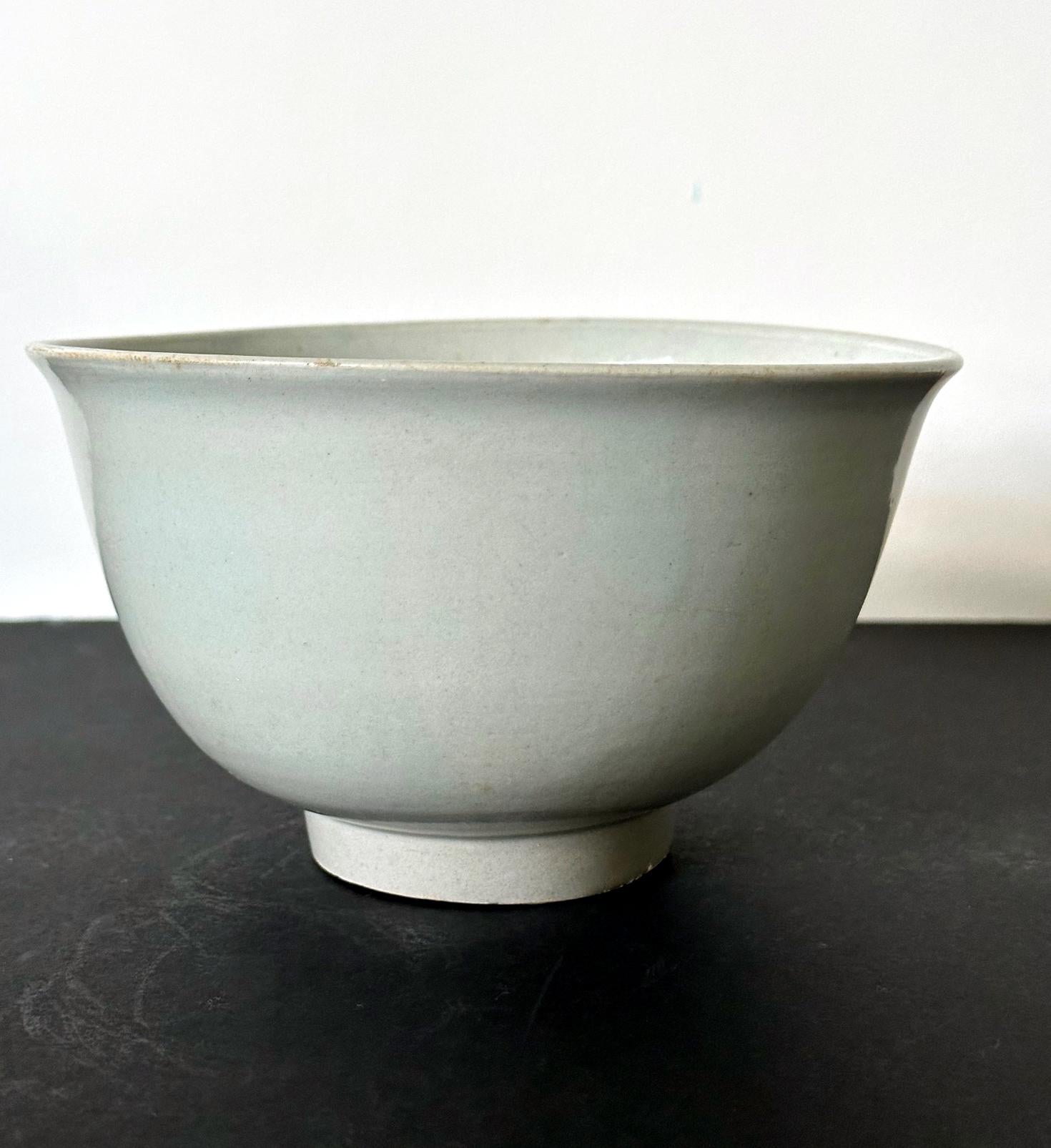 Antica ciotola coreana in ceramica bianca della dinastia Joseon In condizioni buone in vendita a Atlanta, GA