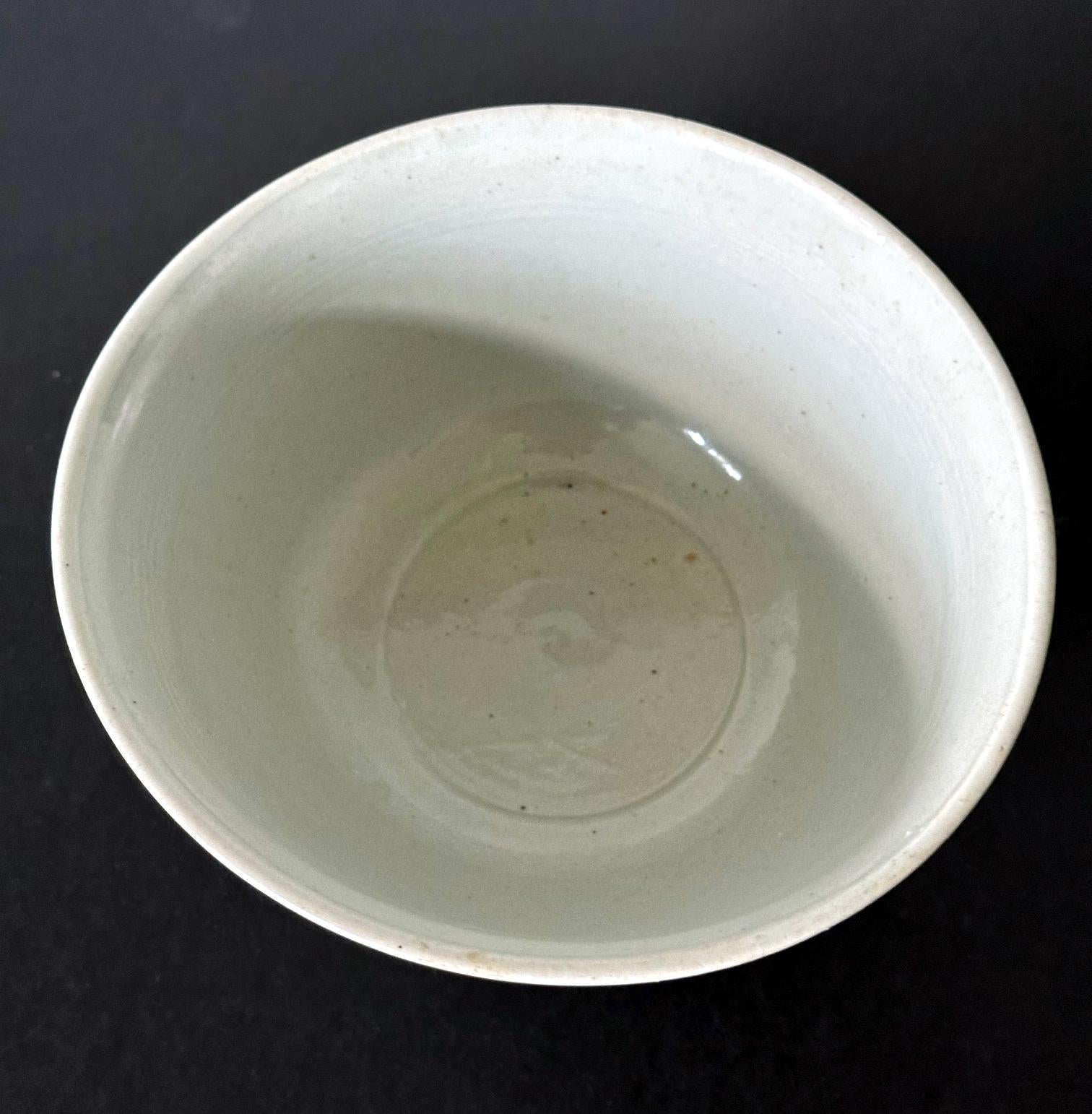 Antica ciotola coreana in ceramica bianca della dinastia Joseon in vendita 1
