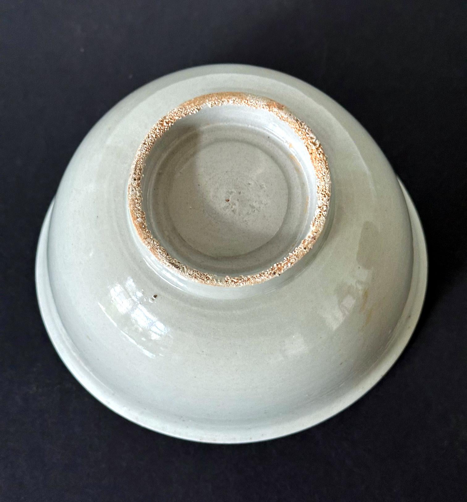 Antica ciotola coreana in ceramica bianca della dinastia Joseon in vendita 2