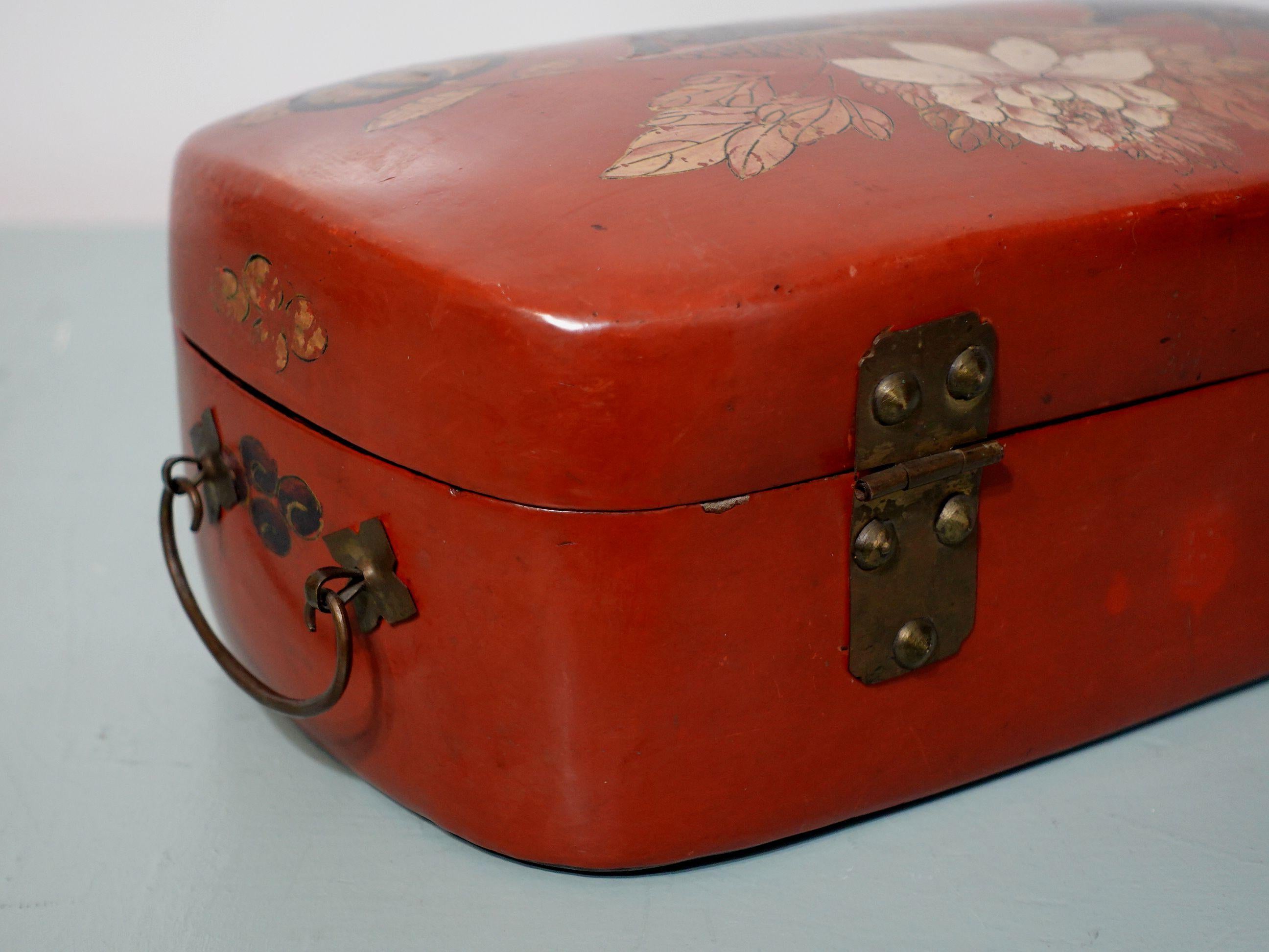 Antique Korean Cinnabar Lacquer Box with Lock For Sale 4