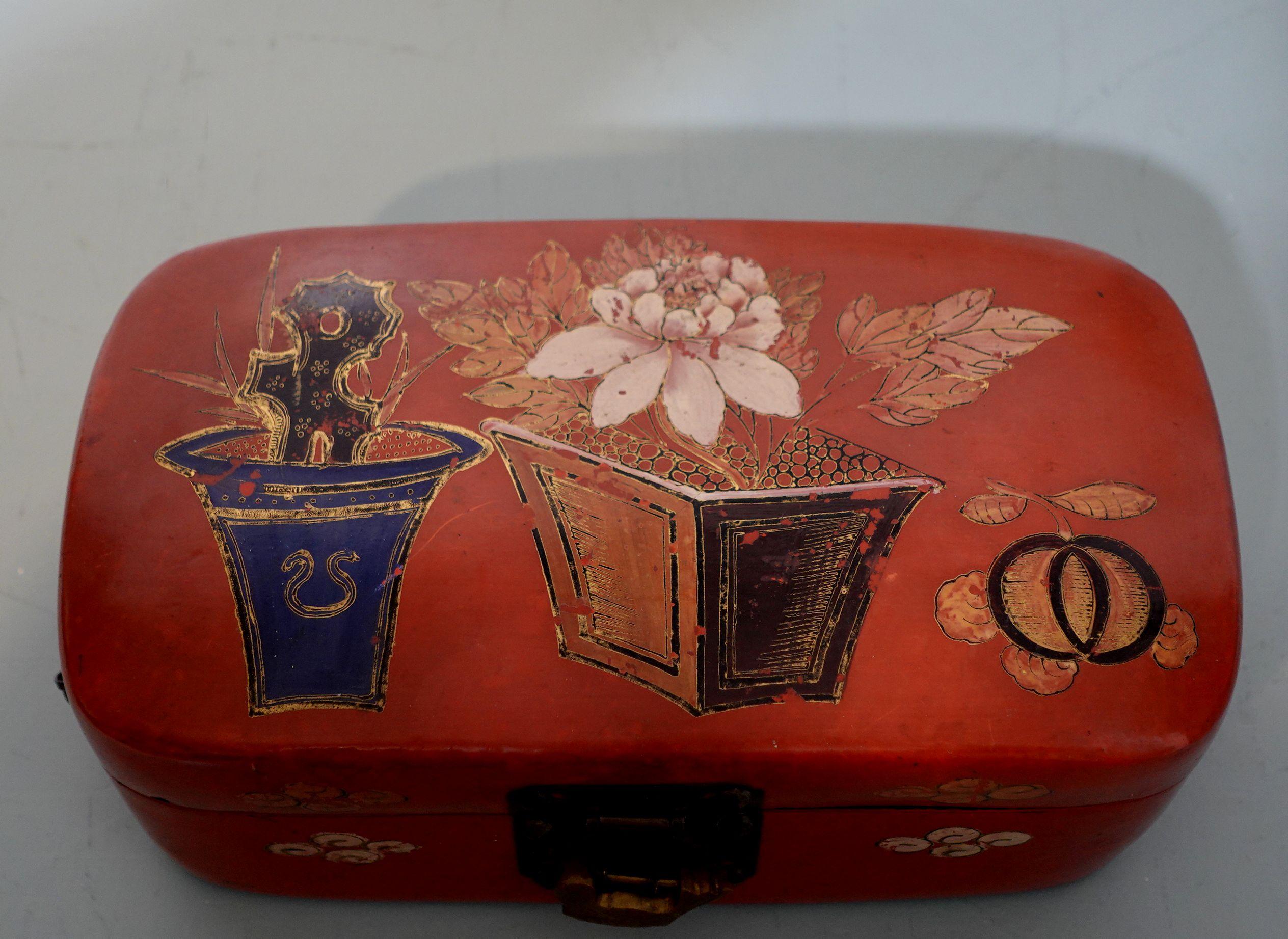 Antique Korean Cinnabar Lacquer Box with Lock In Good Condition For Sale In Norton, MA