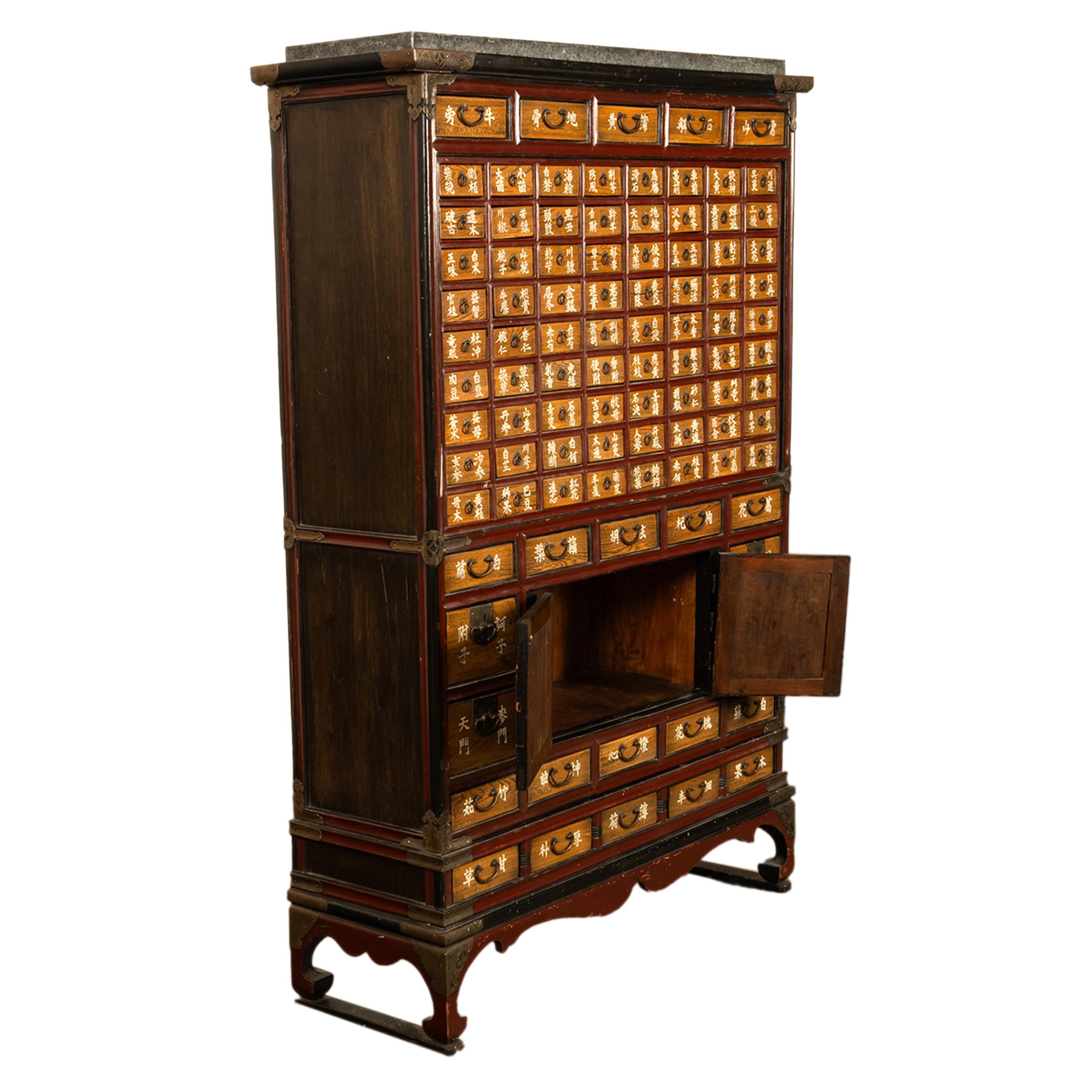 Antique Korean Elm Medicine Apothecary Cabinet Chest 88 Drawers Yakjang 1920 In Good Condition For Sale In Portland, OR