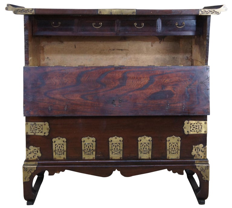 Antique Korean Joseon Dynasty Zelkova and Brass Bandaji Tansu Chest