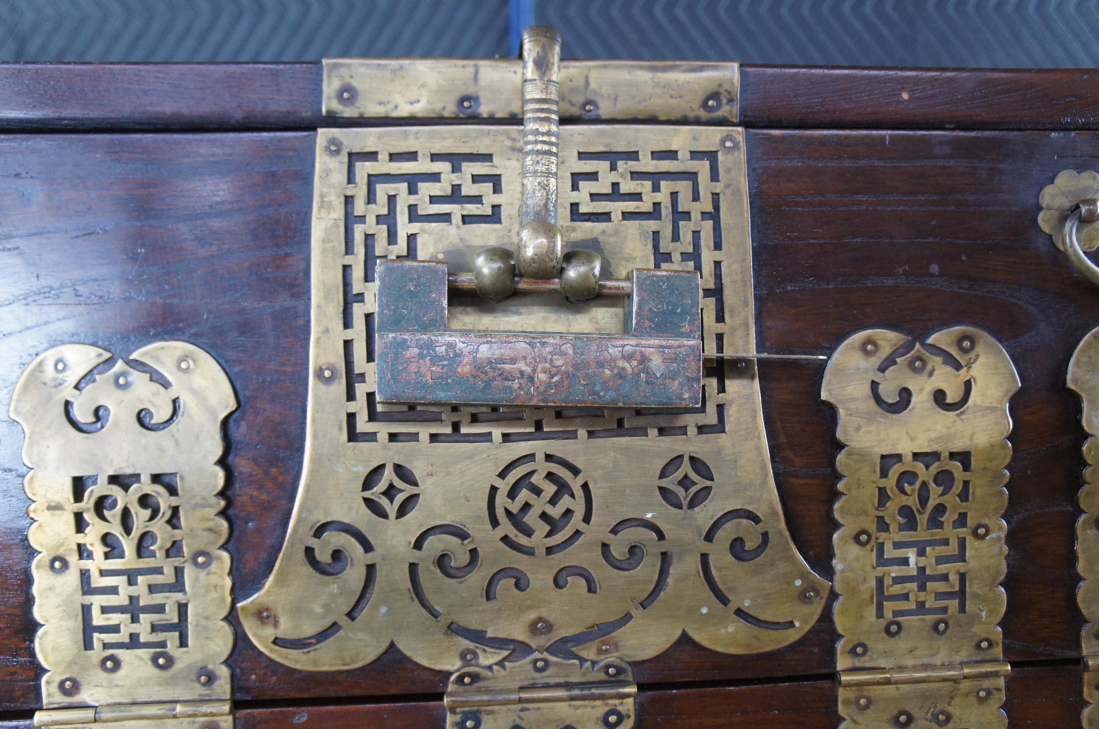 19th Century Antique Korean Joseon Dynasty Zelkova & Brass Bandaji Tansu Chest Trunk For Sale