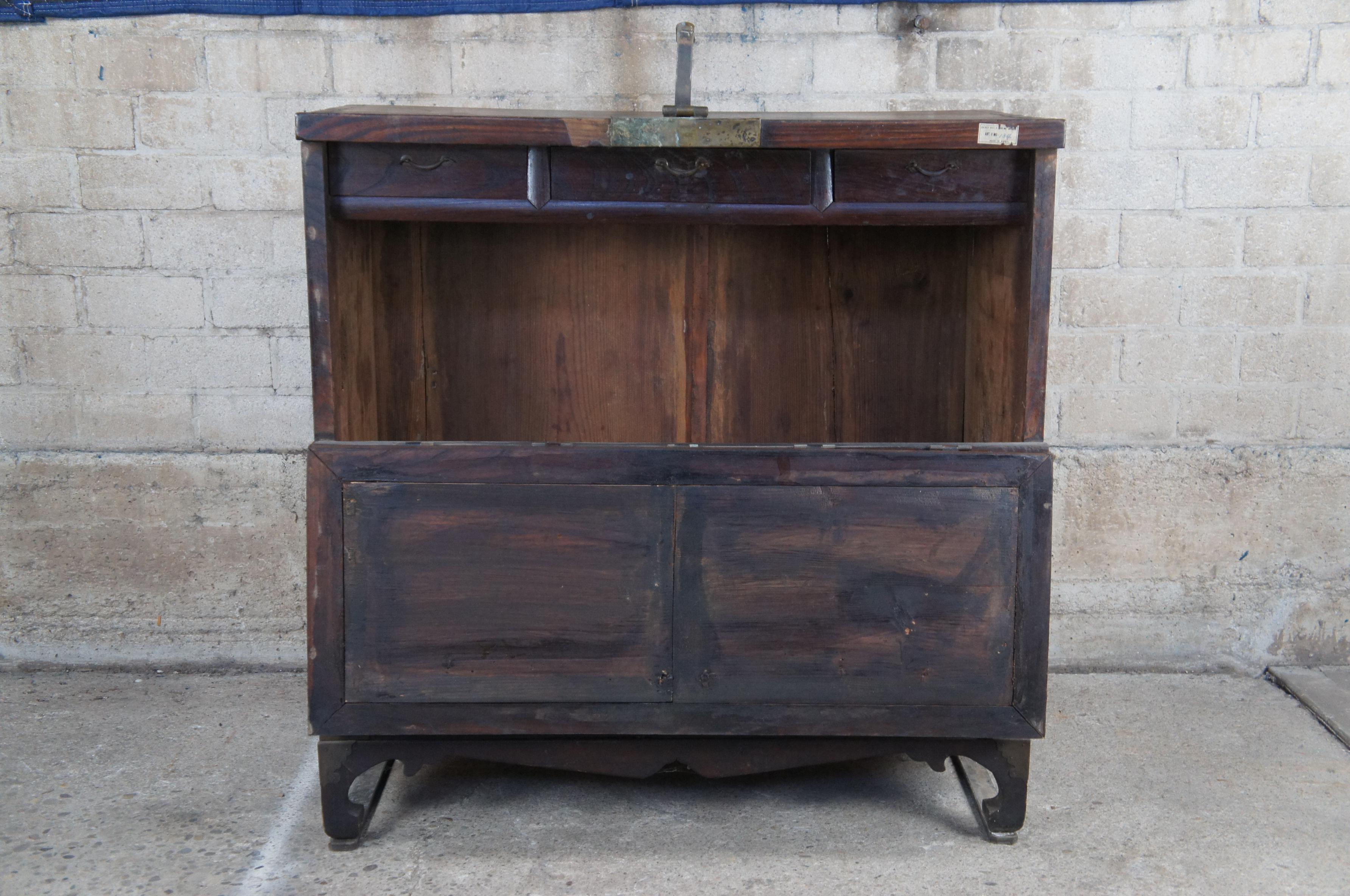 Antique Korean Joseon Dynasty Zelkova & Brass Bandaji Tansu Trunk Chest on Stand For Sale 2