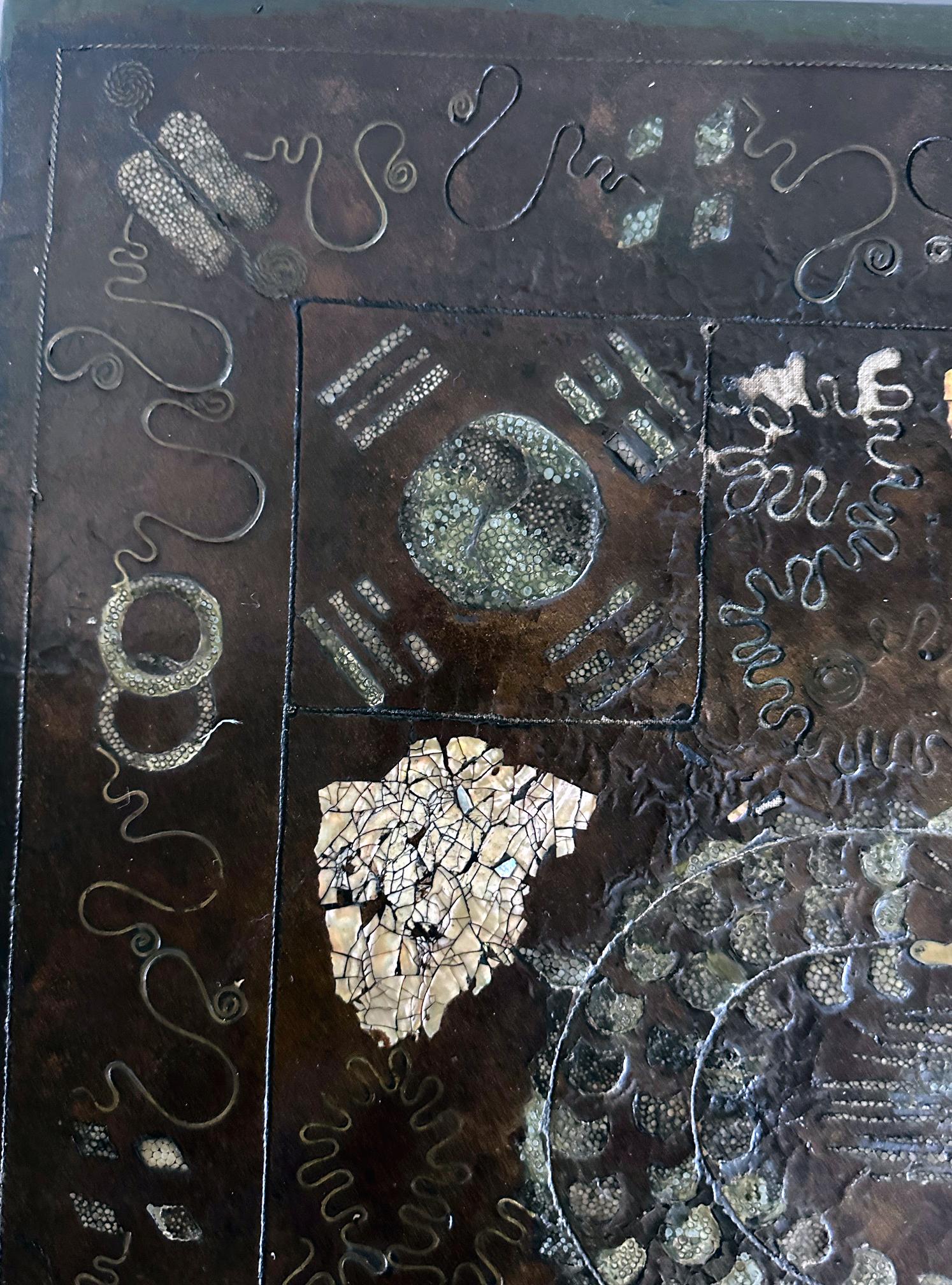 Table basse coréenne ancienne avec incrustations élaborées en vente 8