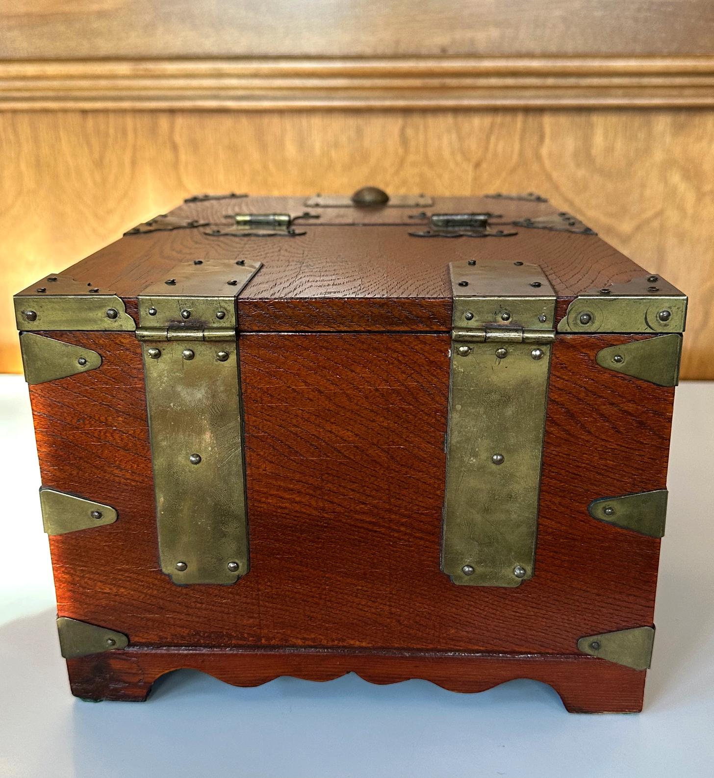 Antique Korean Mirror and Cosmetic Box For Sale 3