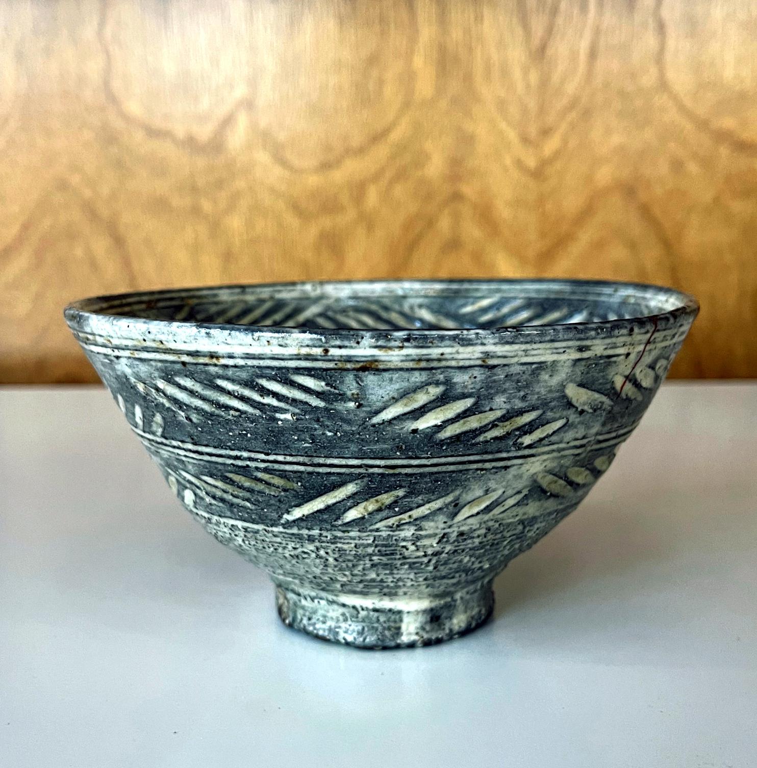 Antike koreanische Mishma-Teeschale aus der Chawan- Joseon-Dynastie (Glasiert) im Angebot