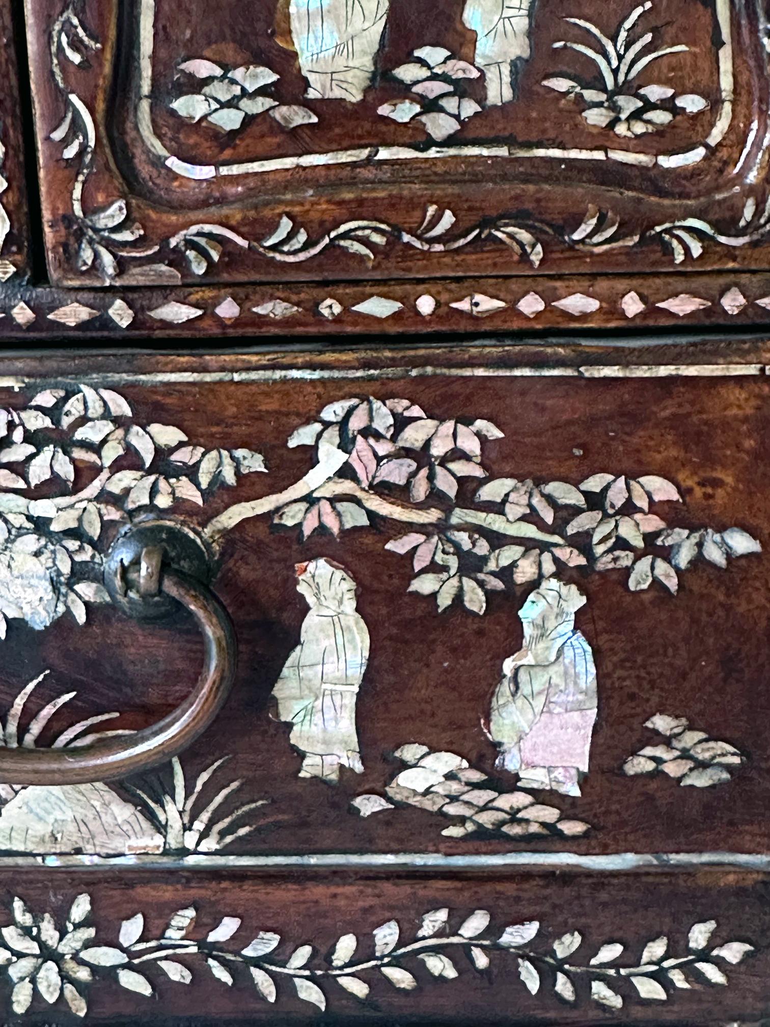 Antique Korean Mother of Pearl Inlay Lacquer Tabletop Accessory Chest Joseon For Sale 4