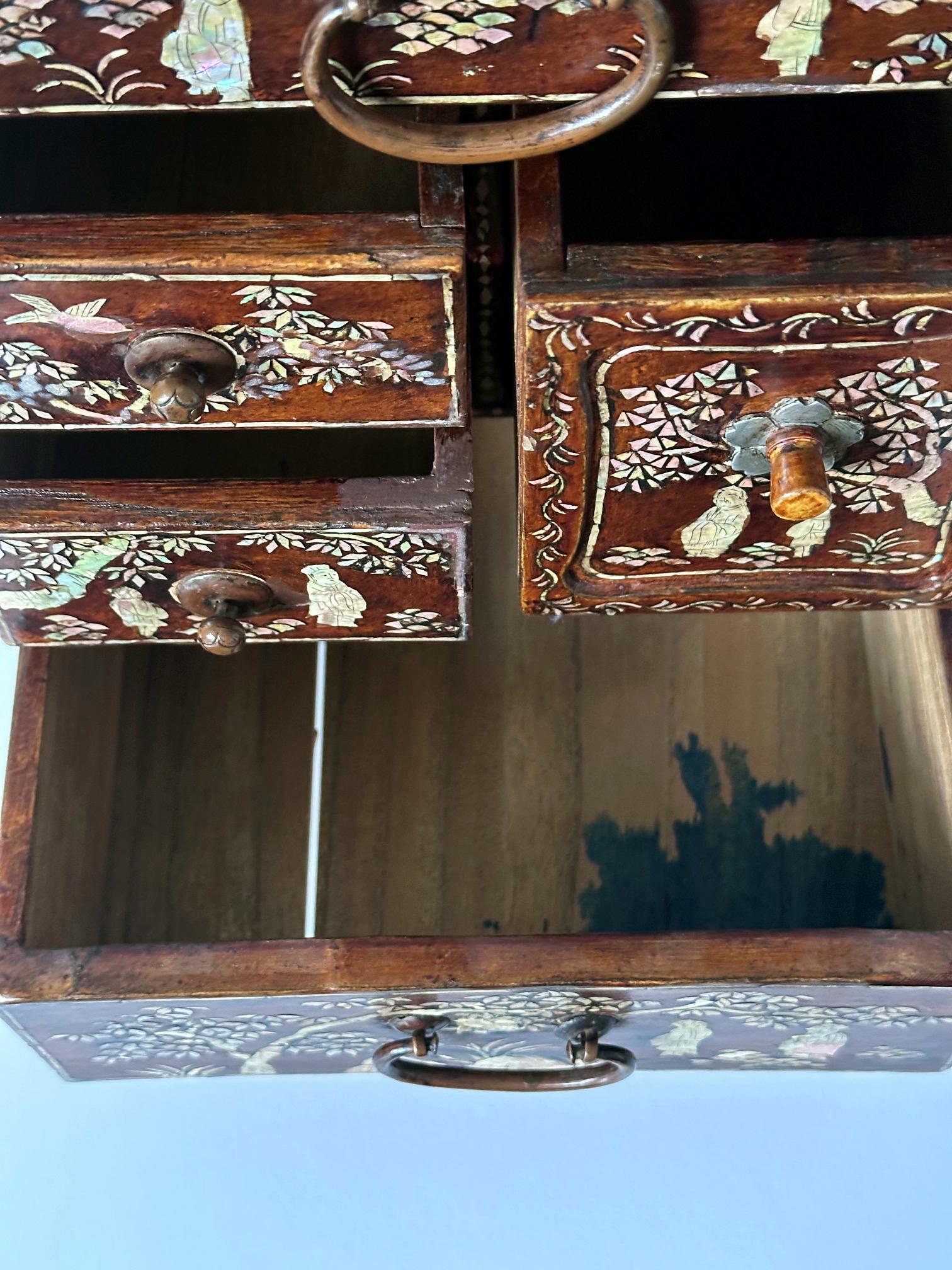 Antique Korean Mother of Pearl Inlay Lacquer Tabletop Accessory Chest Joseon For Sale 7