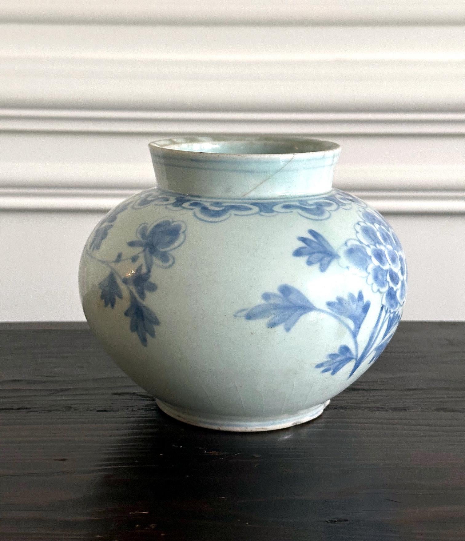 Antique Korean Porcelain Peony Jar Joseon Dynasty In Fair Condition For Sale In Atlanta, GA