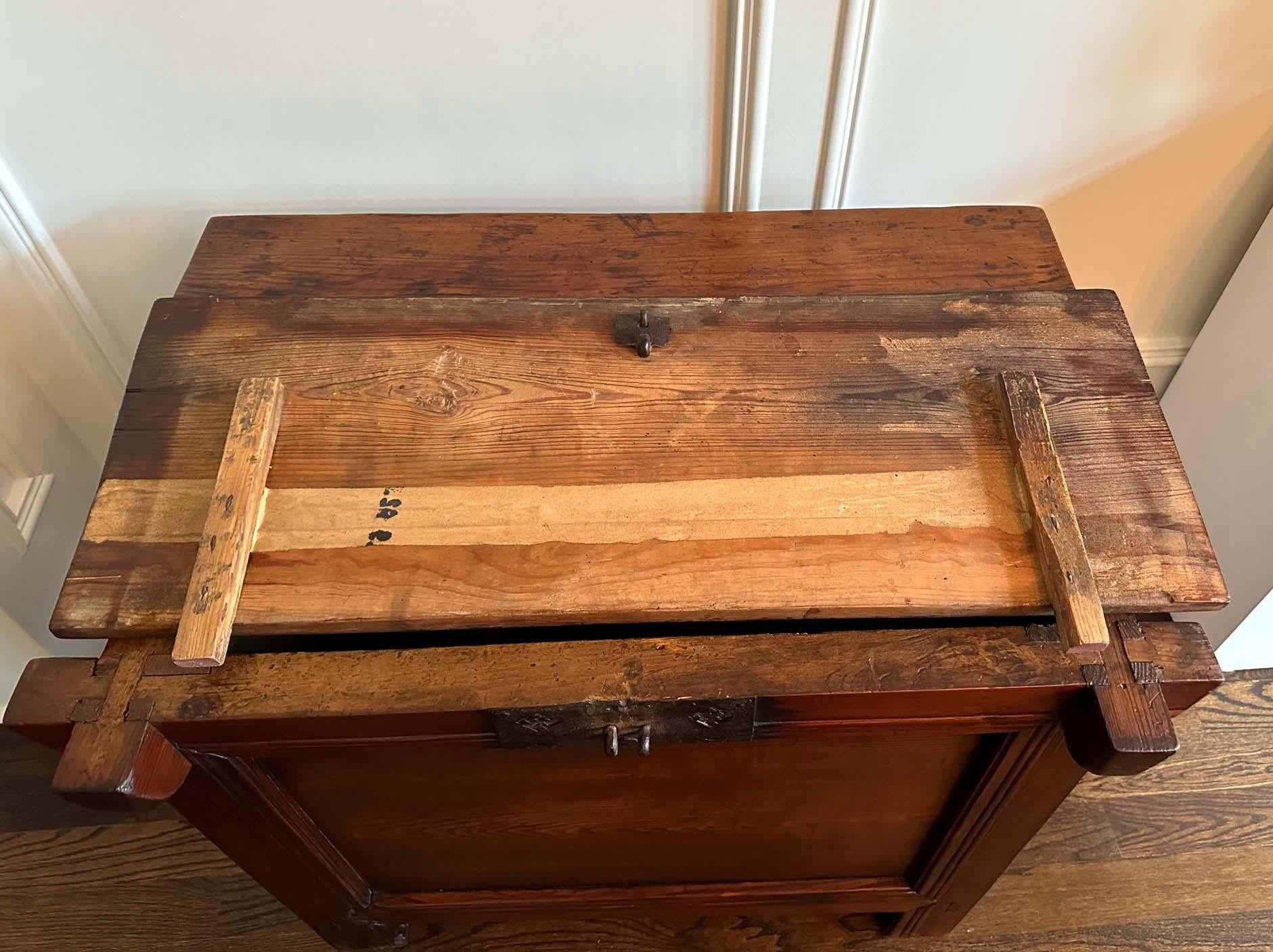 Antique Korean Rice Storage Bin Dwiju Side Table For Sale 7