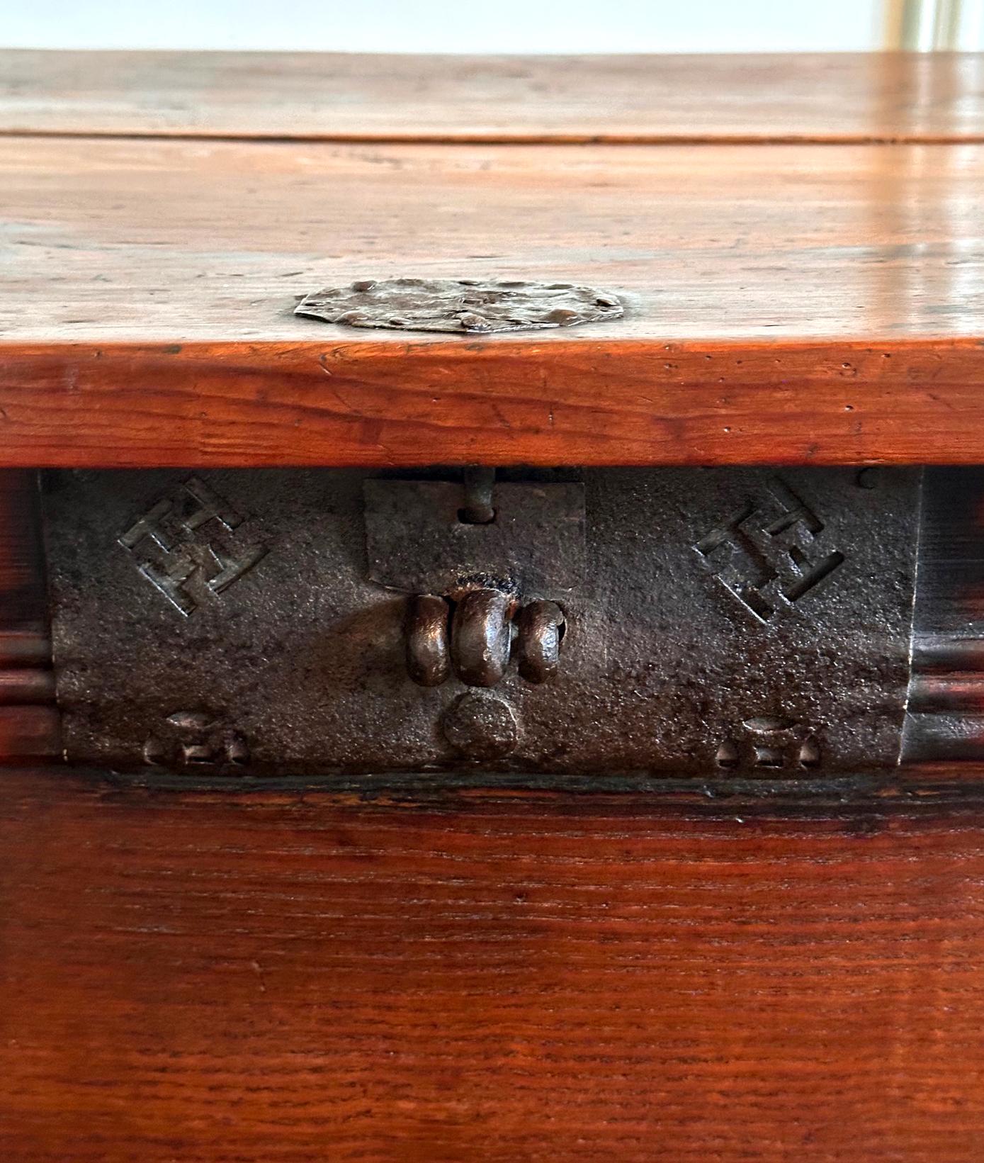 Antique Korean Rice Storage Bin Dwiju Side Table For Sale 11