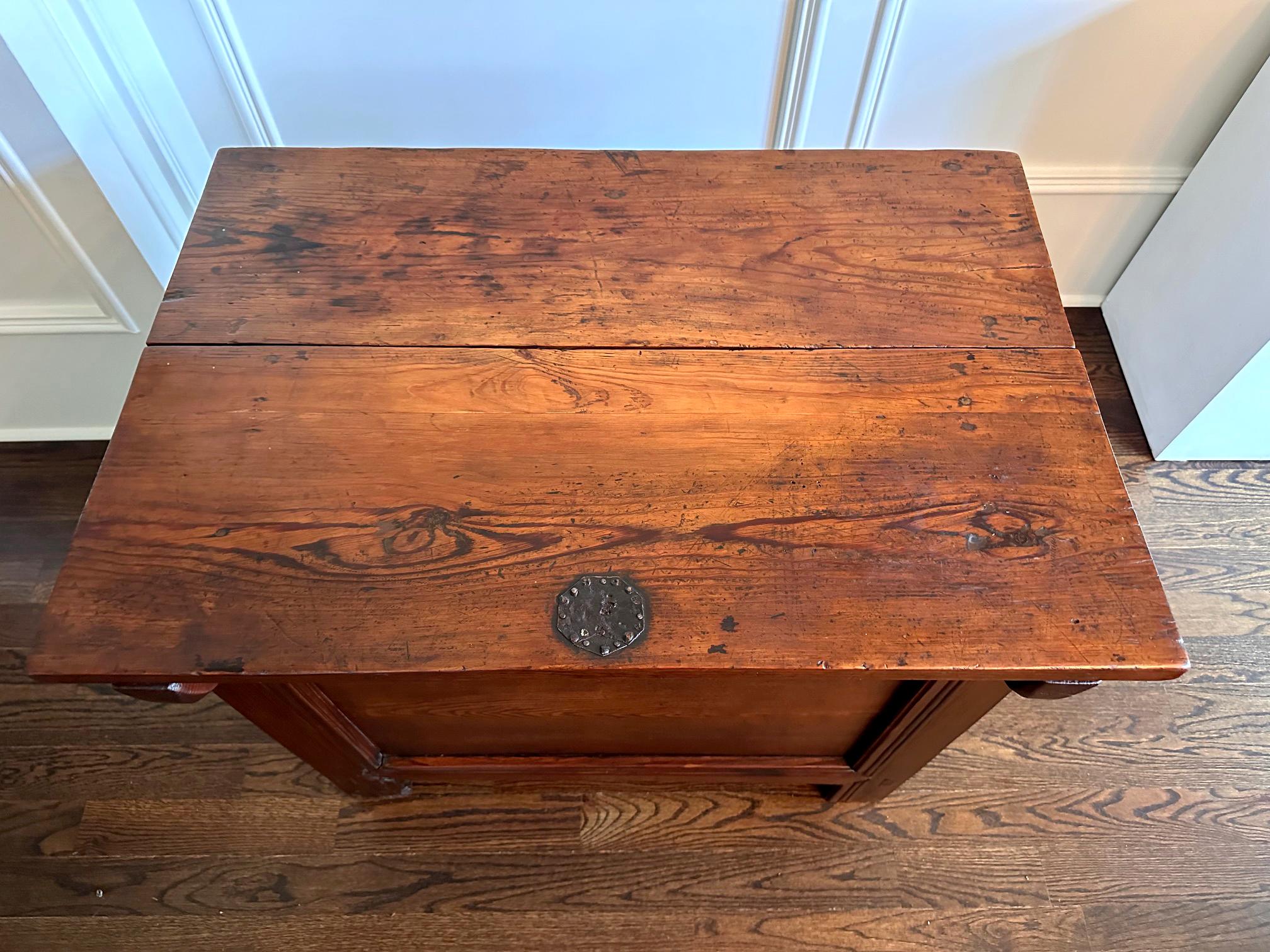 Antique Korean Rice Storage Bin Dwiju Side Table For Sale 2