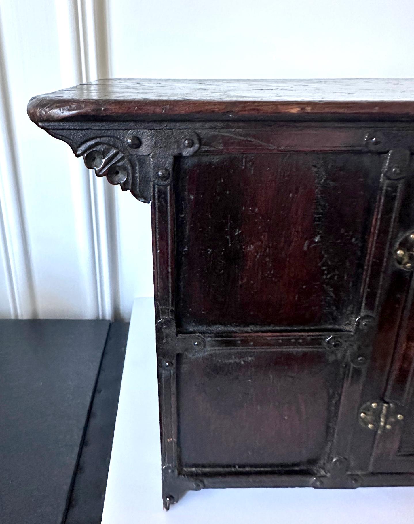 Antique Korean Scholar Desk Ch'aeksang Joseon Dynasty 4