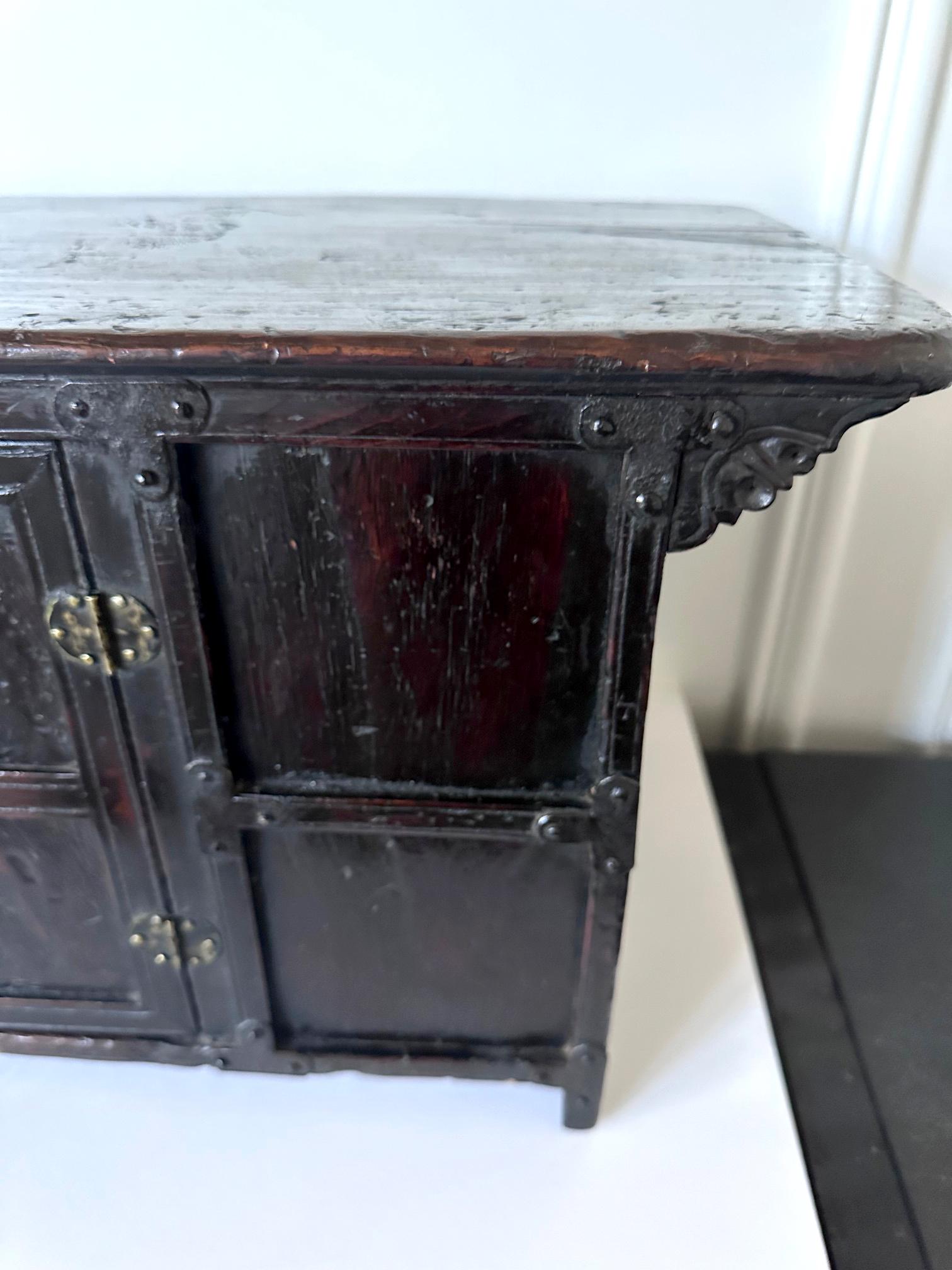 Antique Korean Scholar Desk Ch'aeksang Joseon Dynasty 2